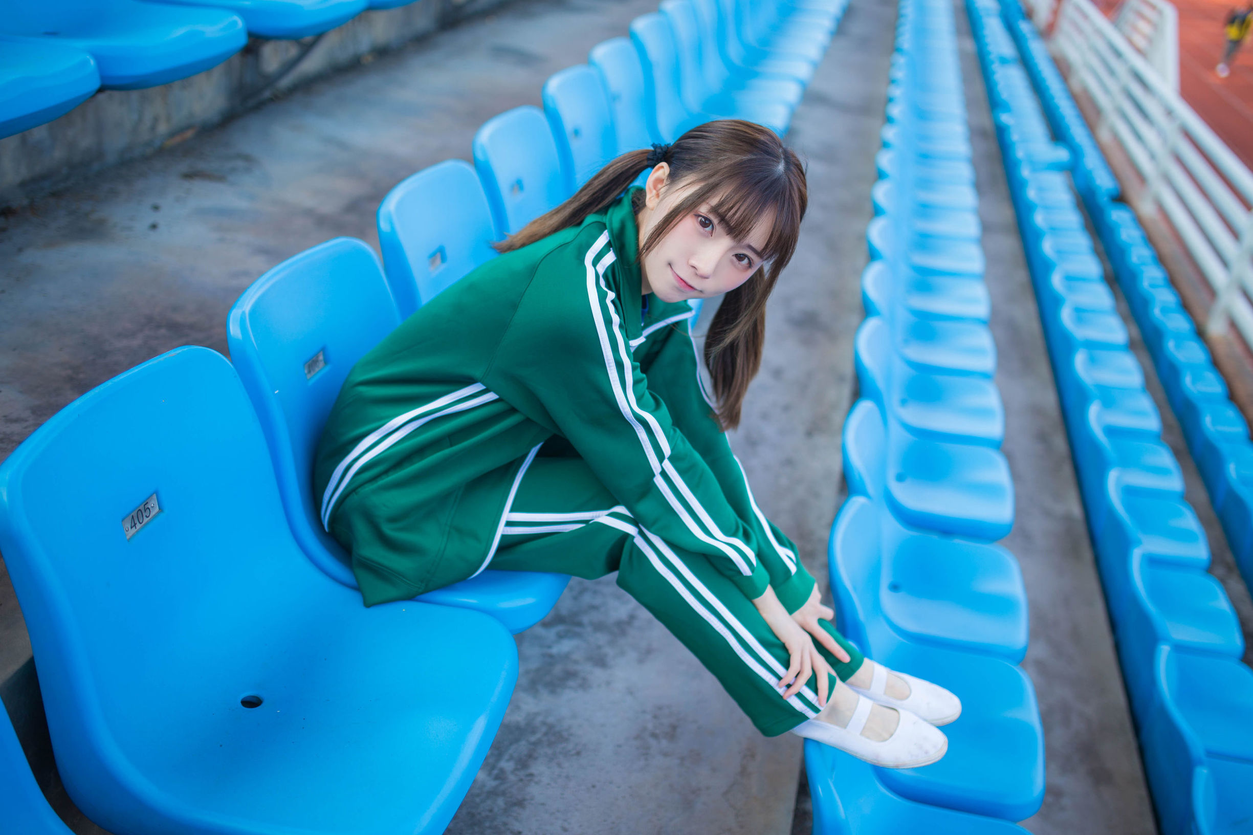 애니메이션 블로거 키타로_키타로 녹색 운동복 소녀