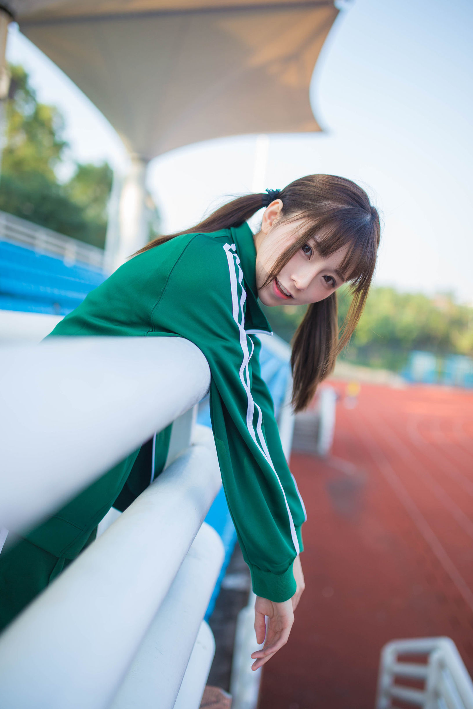 Anime Blogger Kitaro_绮太郎 Green Sportswear Girl