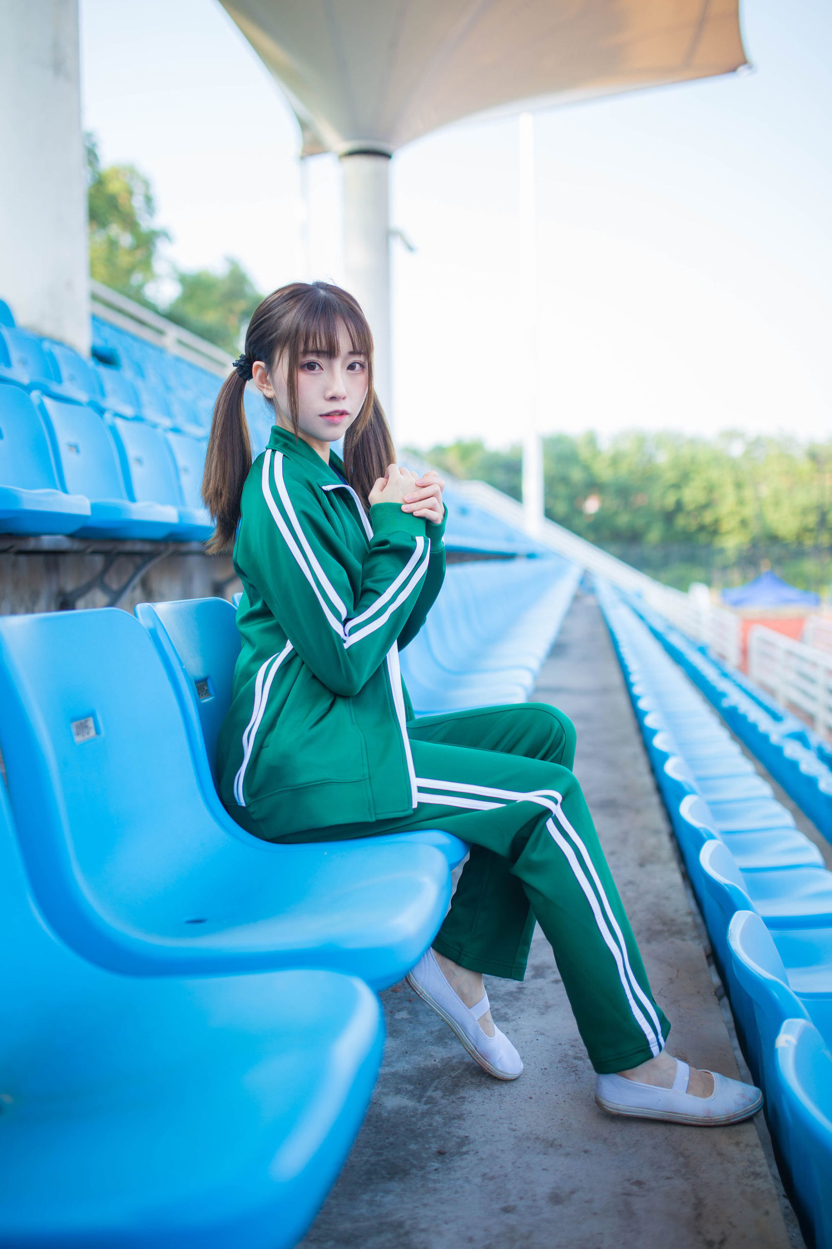 애니메이션 블로거 키타로_키타로 녹색 운동복 소녀