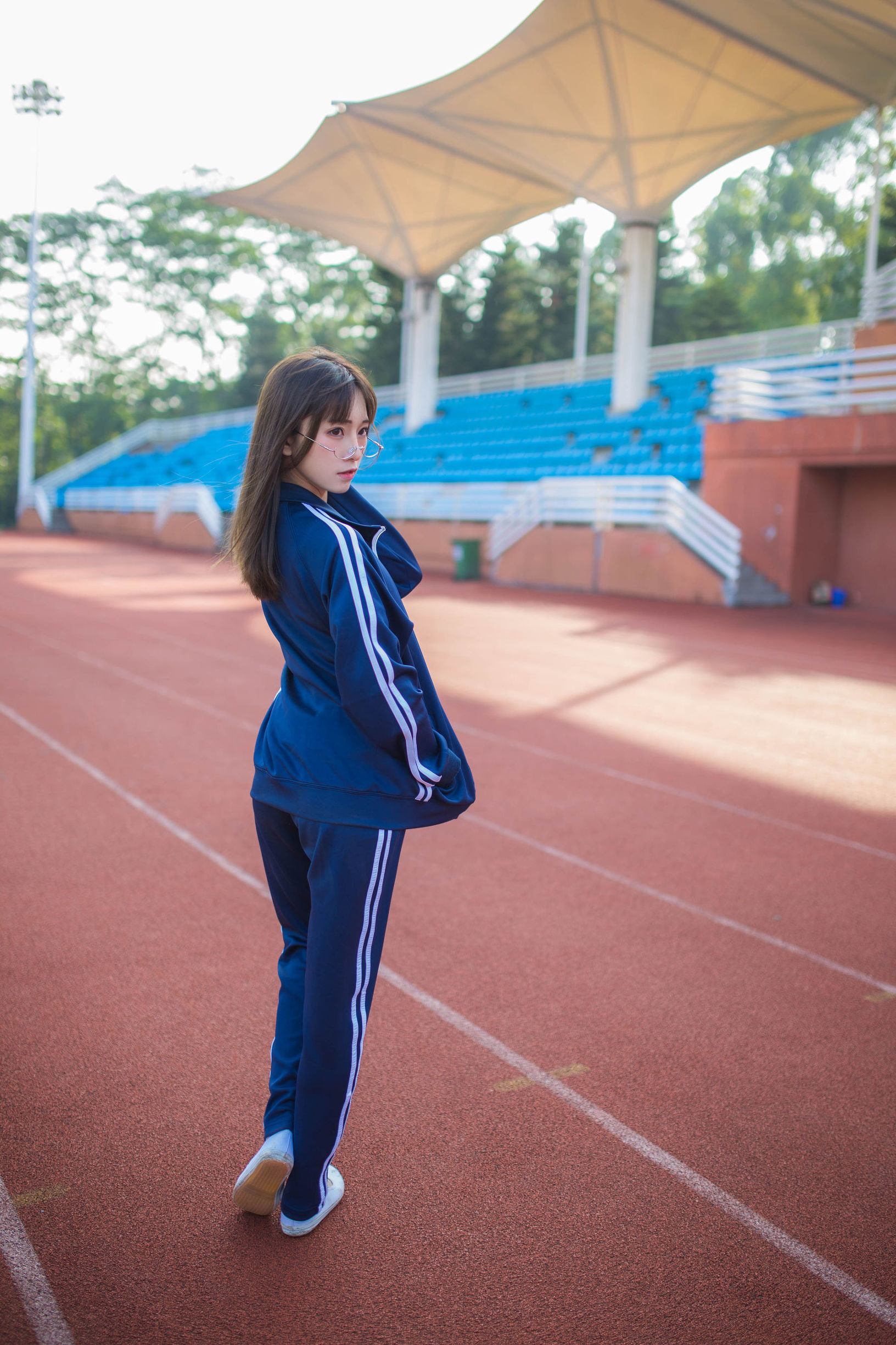 動漫博主Kitaro_綺太郎 藍色運動服女孩