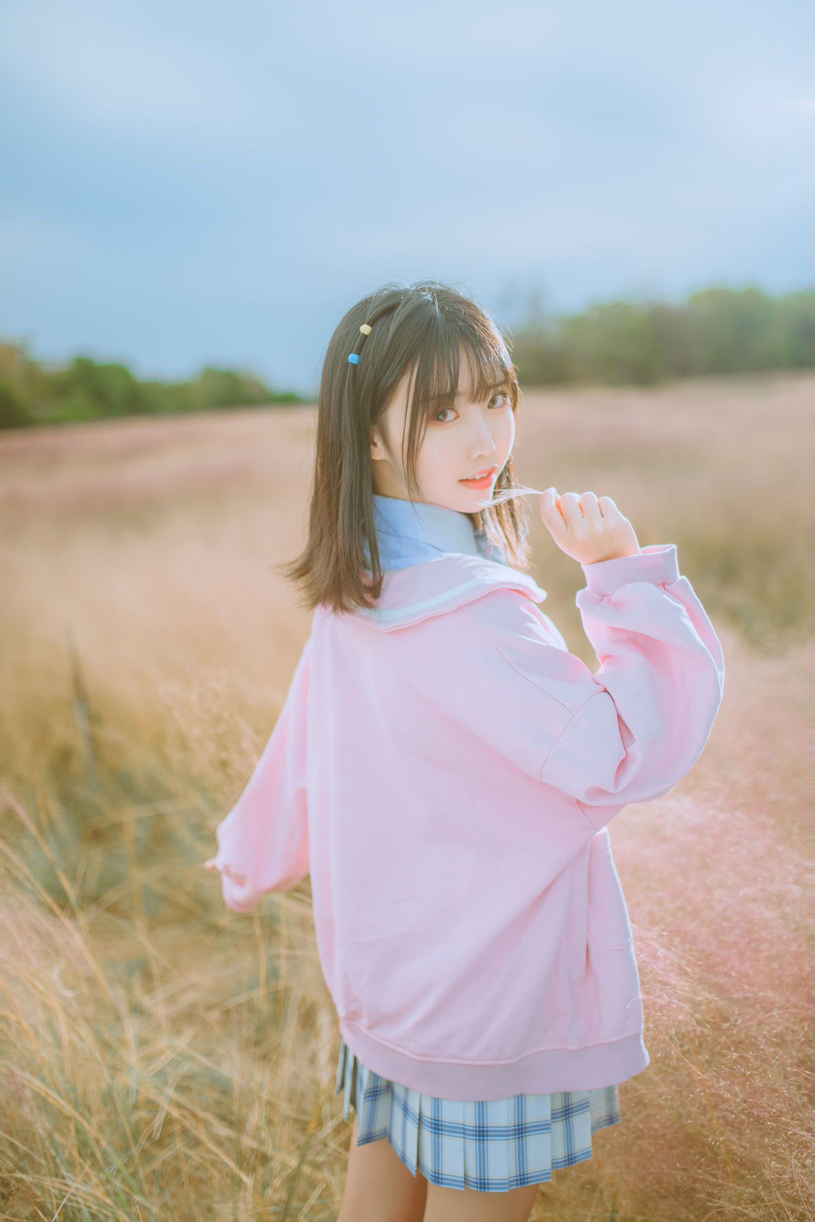 Cute and Popular Coser: Mianbingxianer Fen Daicao JK