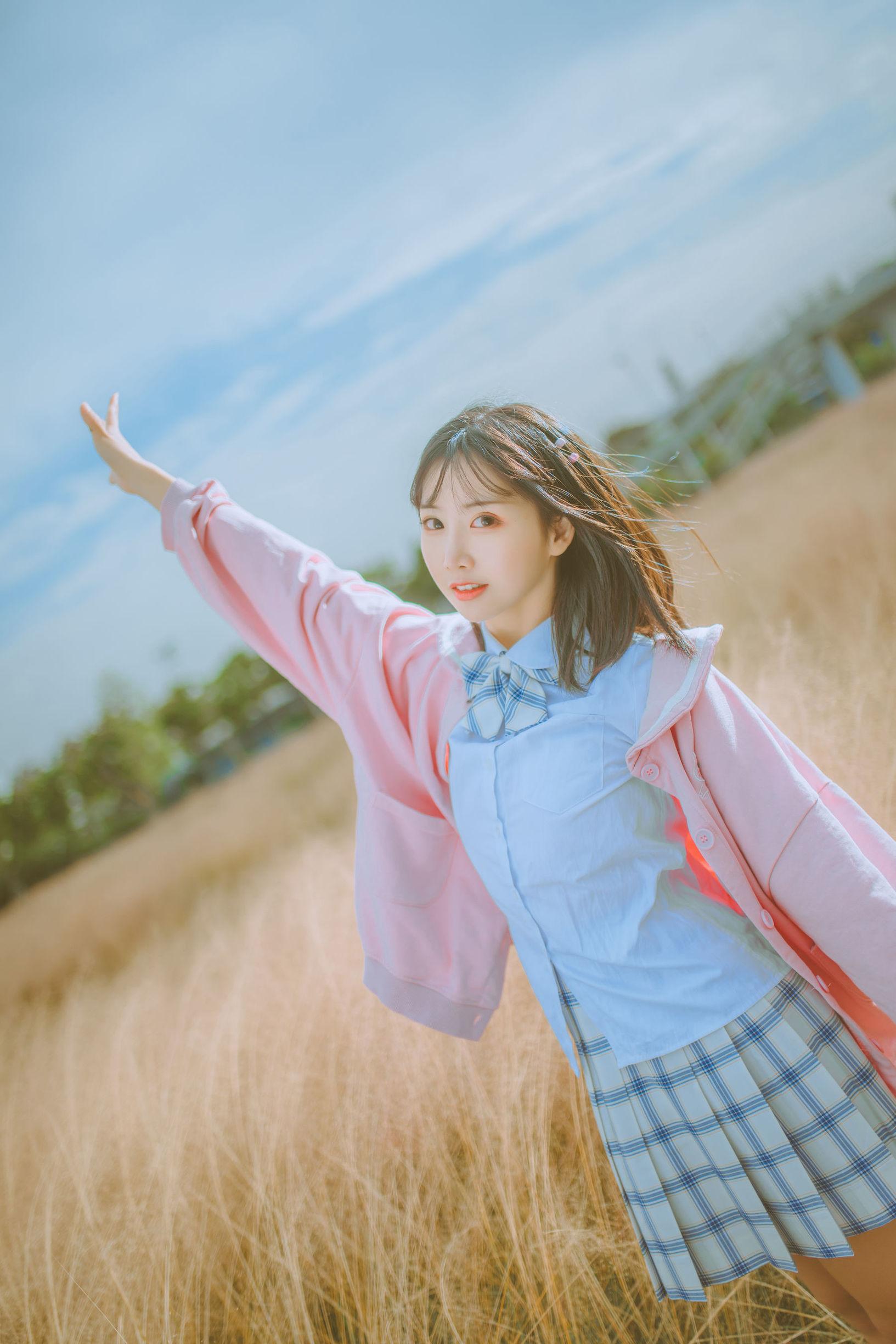 Cute and Popular Coser: Mianbingxianer Fen Daicao JK