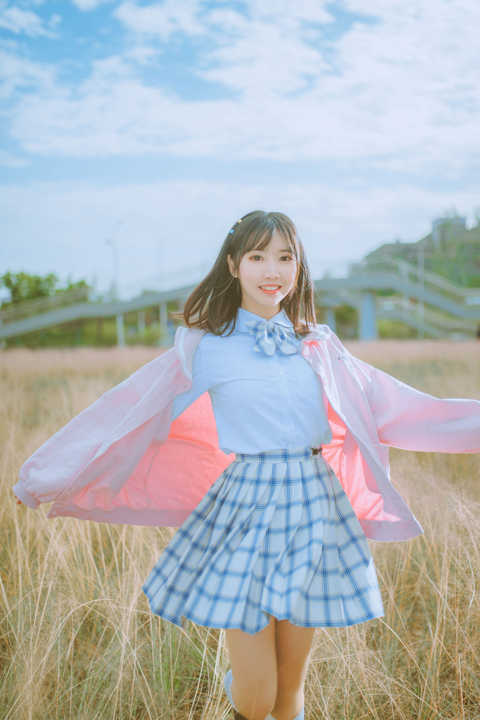 Cute and Popular Coser: Mianbingxianer Fen Daicao JK