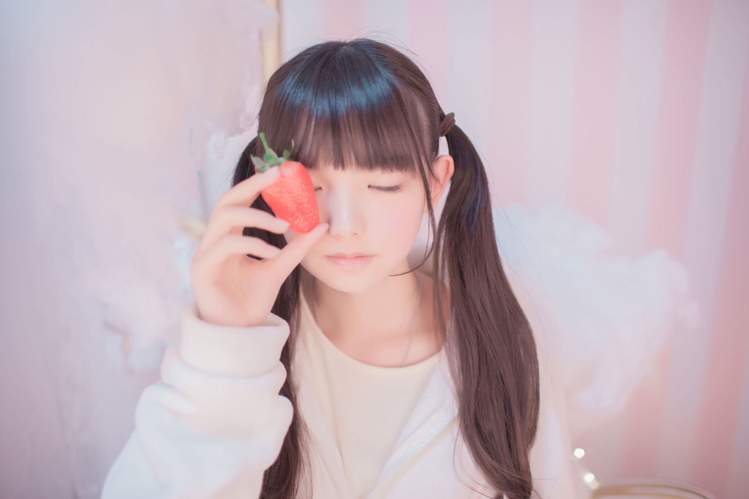 น่ารักน้องสาวอิงคุน ภายใต้ฝาครอบแก้วของม้าหมุน