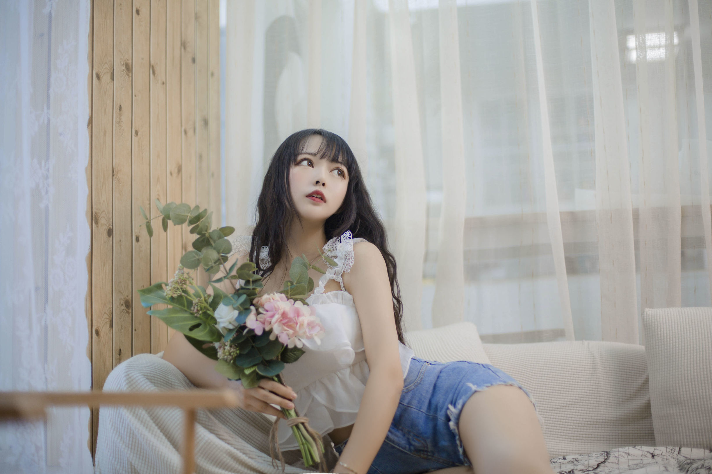 大眼萌妹黑貓貓OvO 客廳
