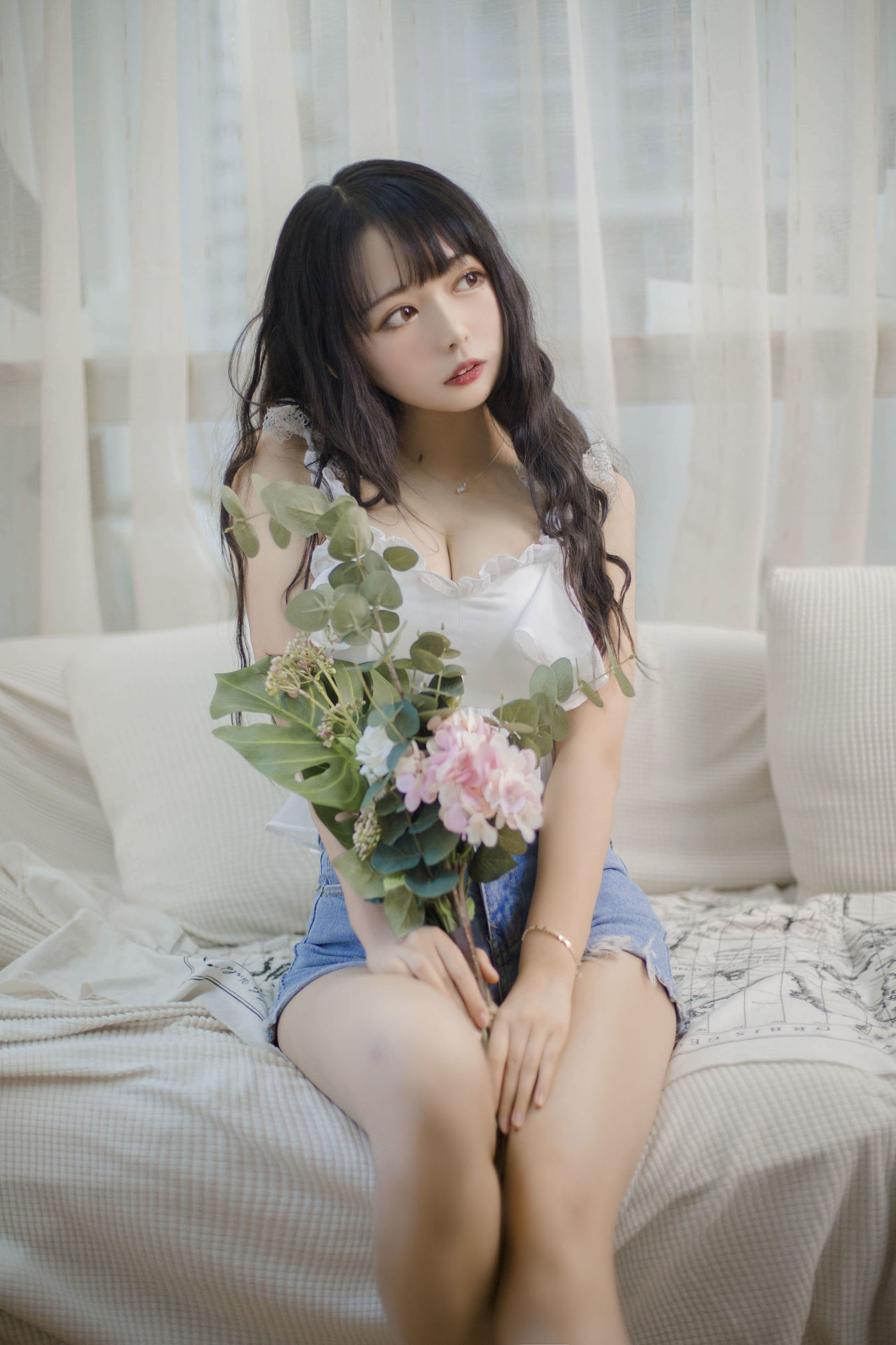 大眼萌妹黑貓貓OvO 客廳