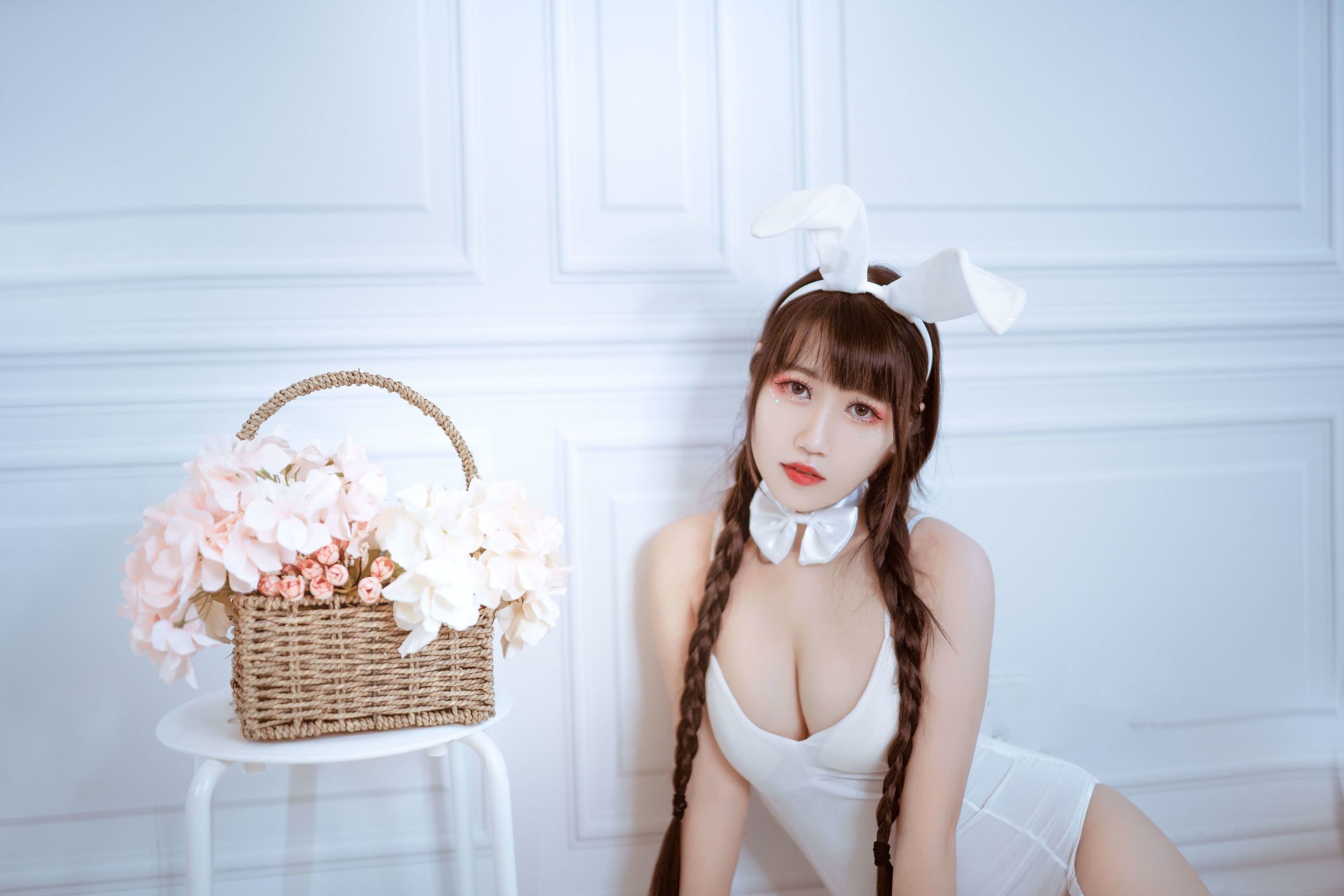 ウェイボーの人気コスプレイヤー ブダイマオ、白色バニーガール
