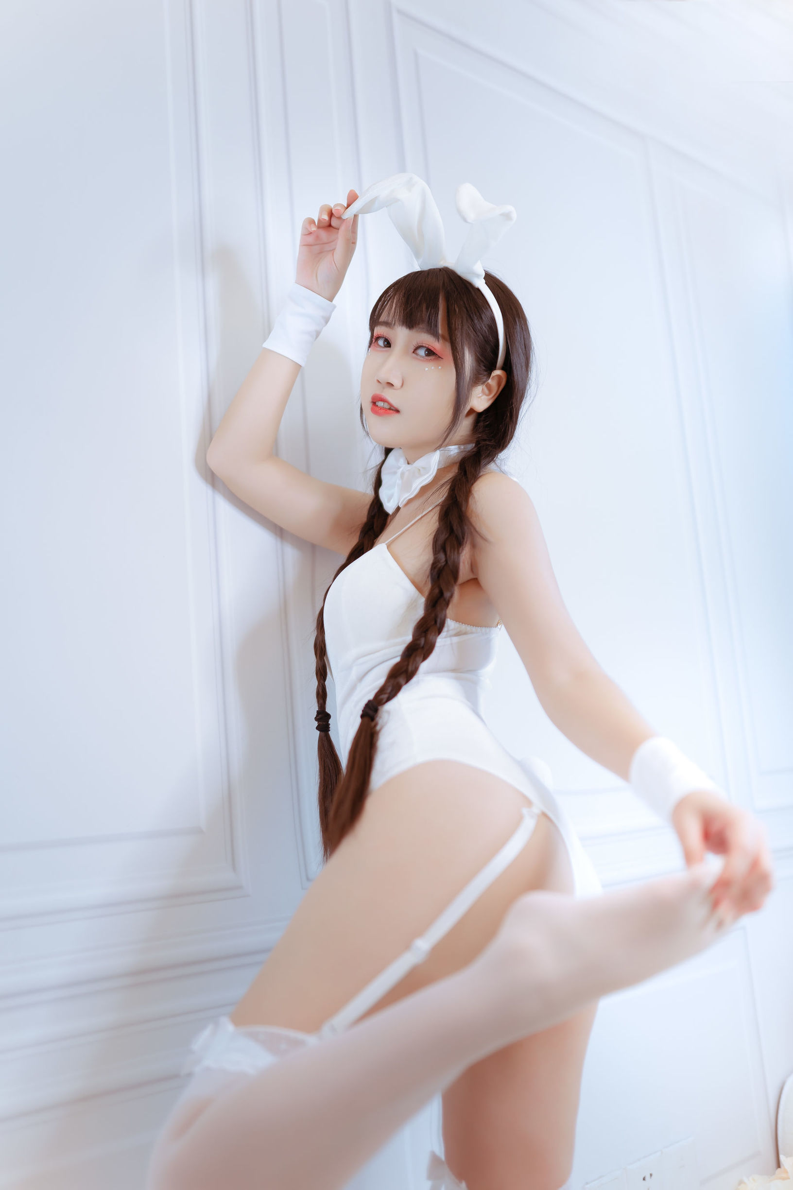 ウェイボーの人気コスプレイヤー ブダイマオ、白色バニーガール