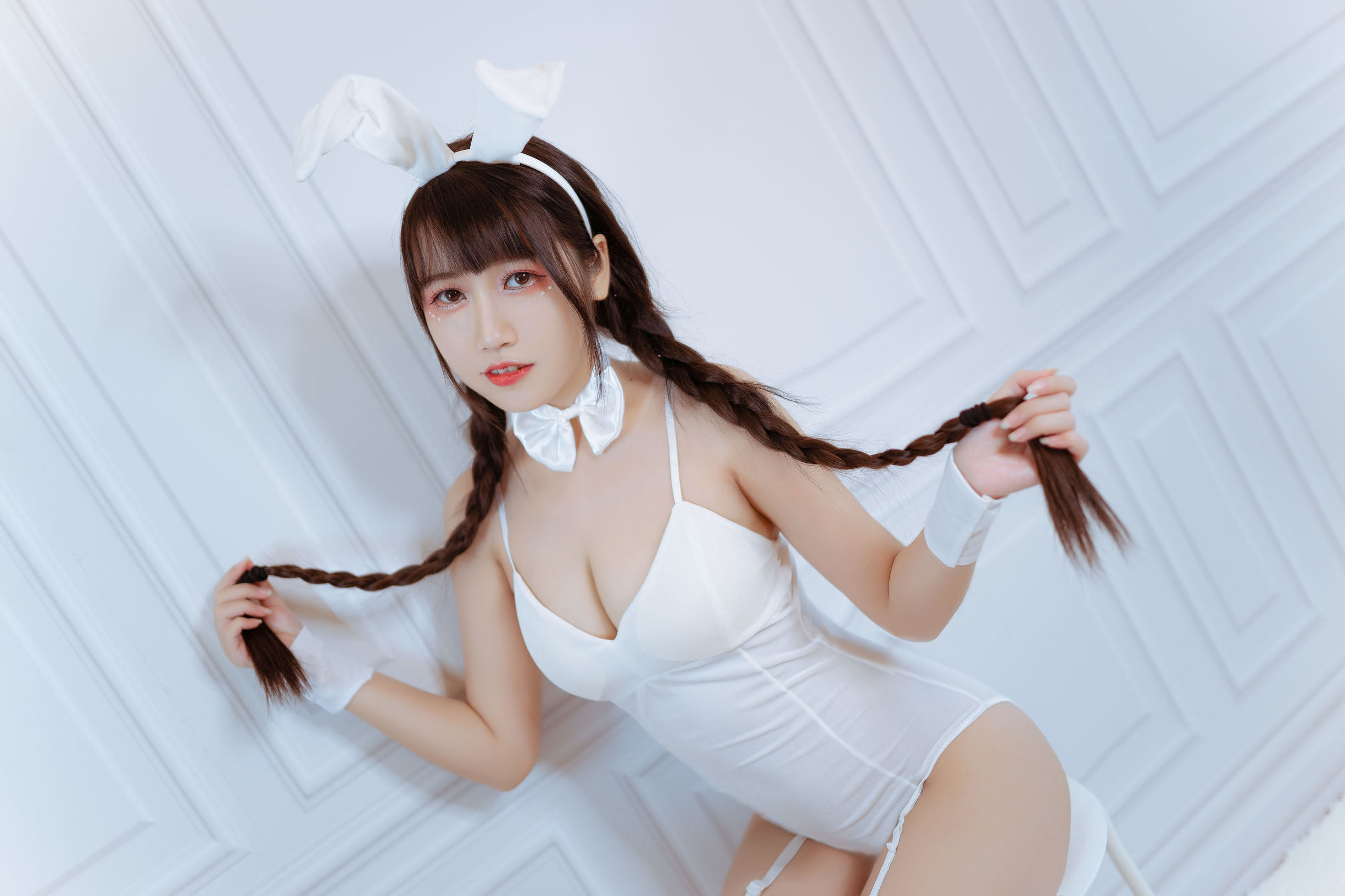 ウェイボーの人気コスプレイヤー ブダイマオ、白色バニーガール
