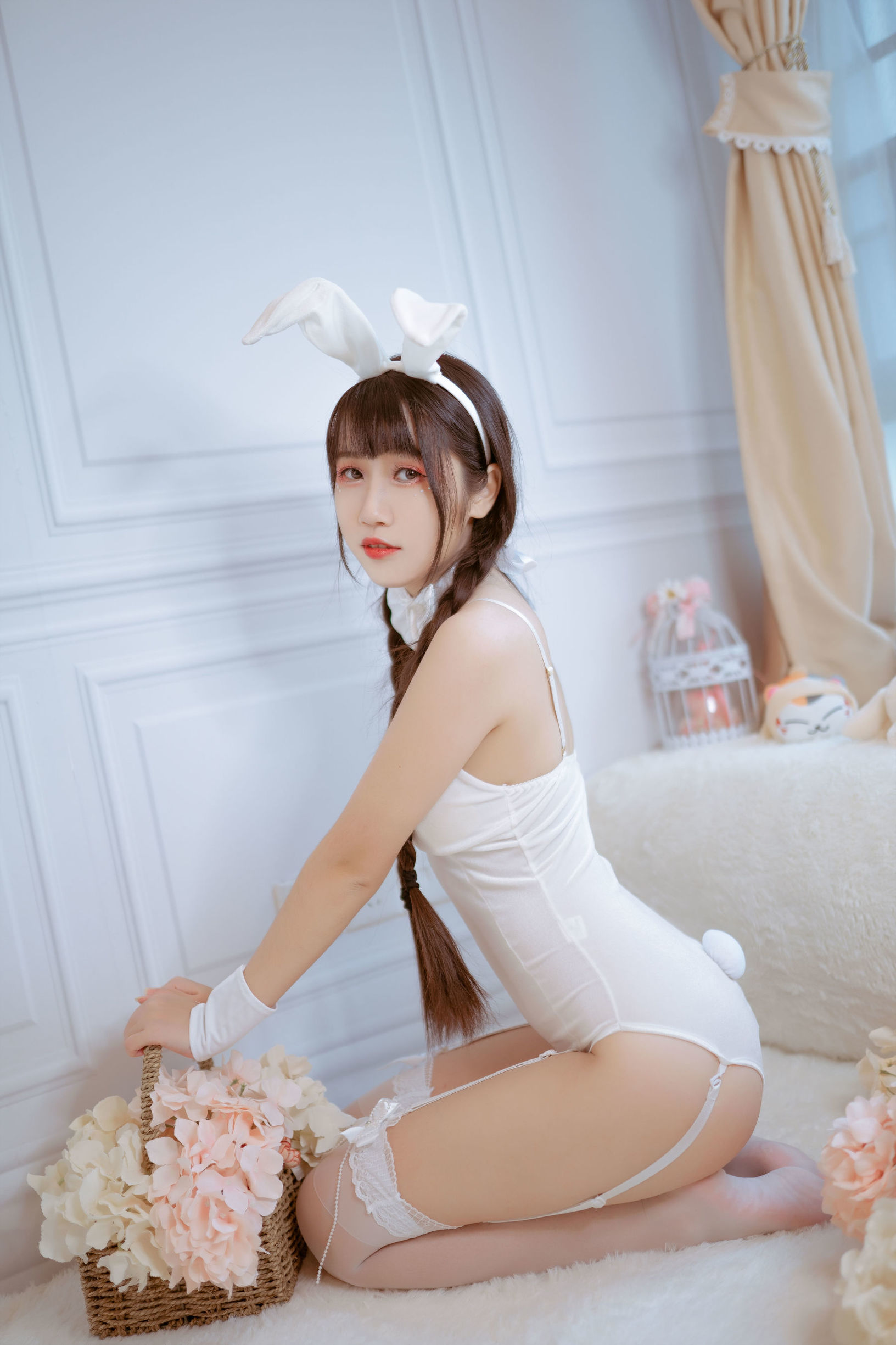 Coser nổi tiếng Weibo Bu Dai Mao - Cô gái thỏ trắng