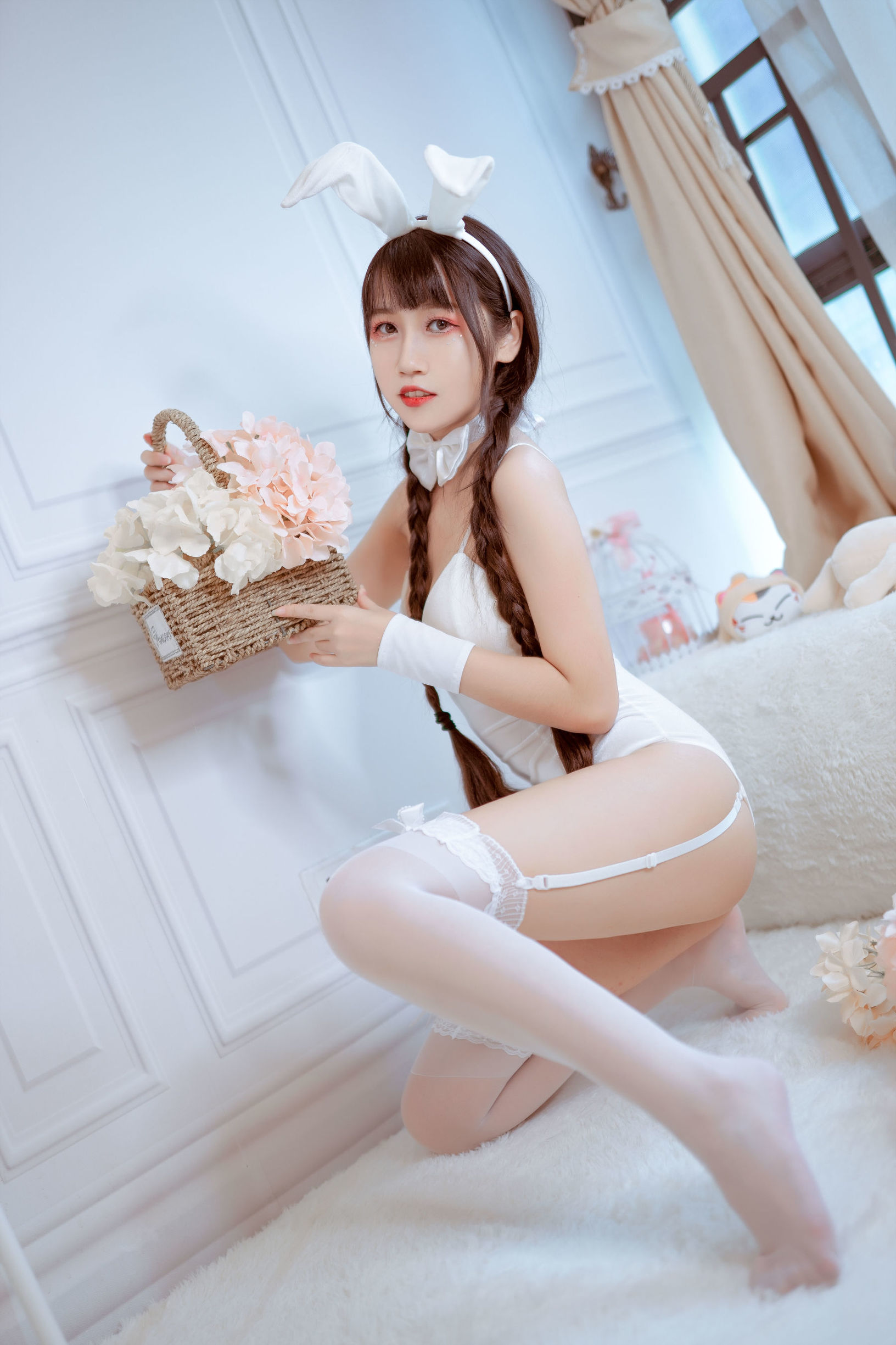 ウェイボーの人気コスプレイヤー ブダイマオ、白色バニーガール