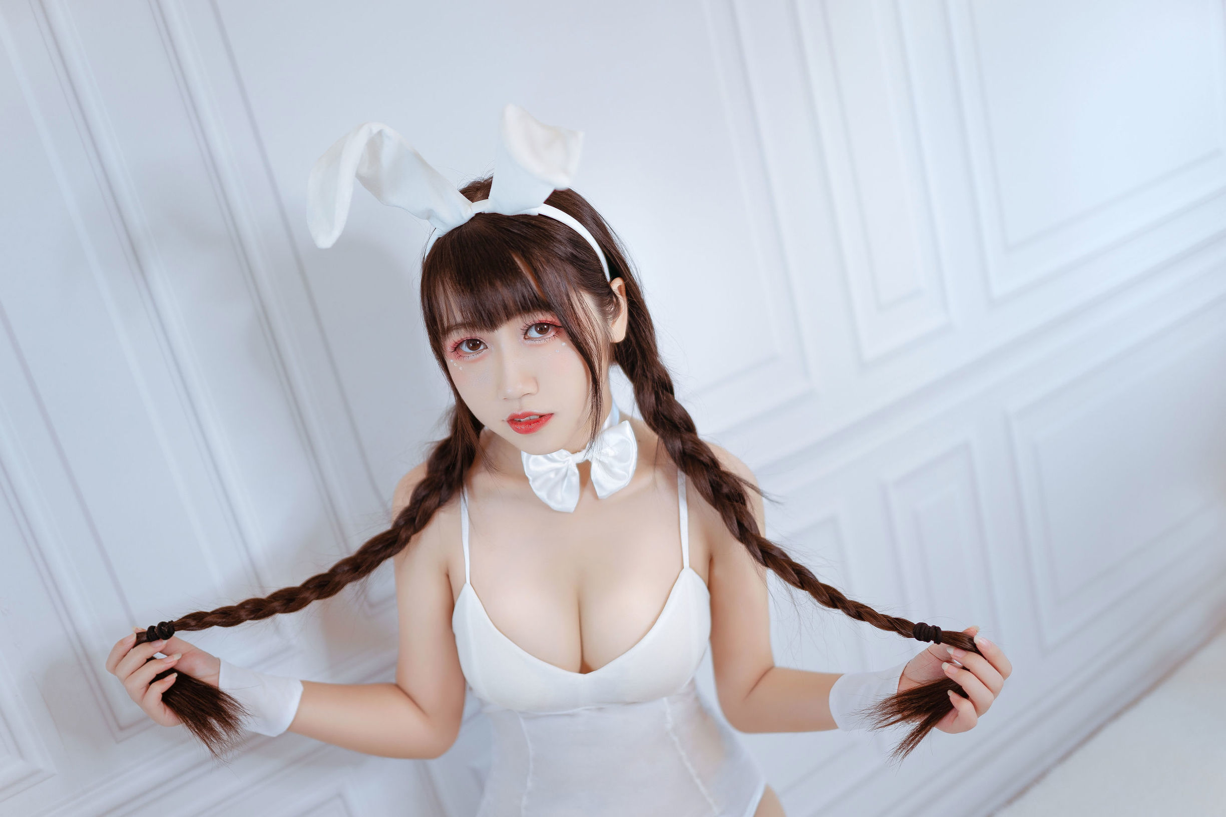 ウェイボーの人気コスプレイヤー ブダイマオ、白色バニーガール