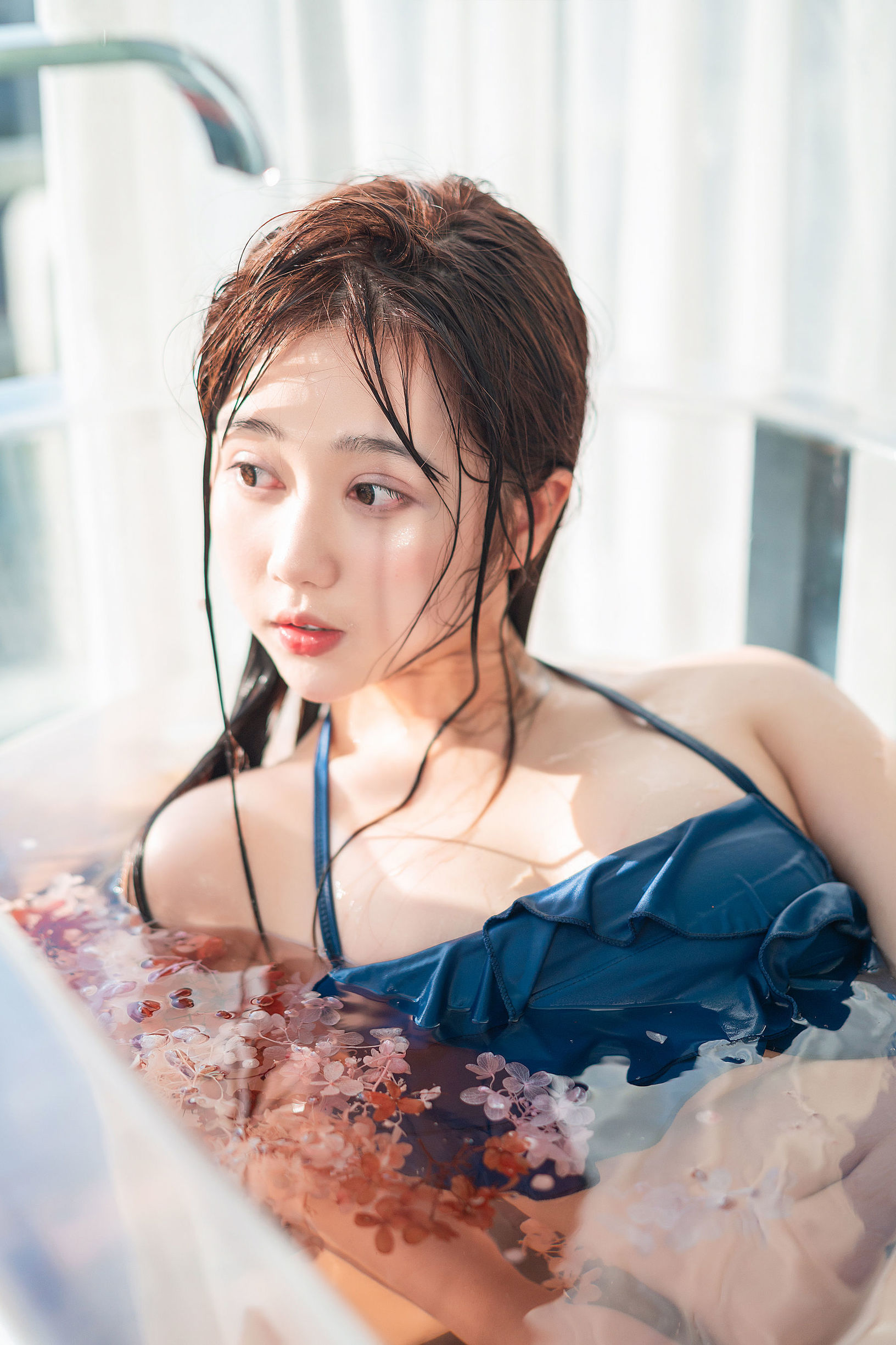 Weibo Welfare Ji Jingjiang's Elopement Swimsuit