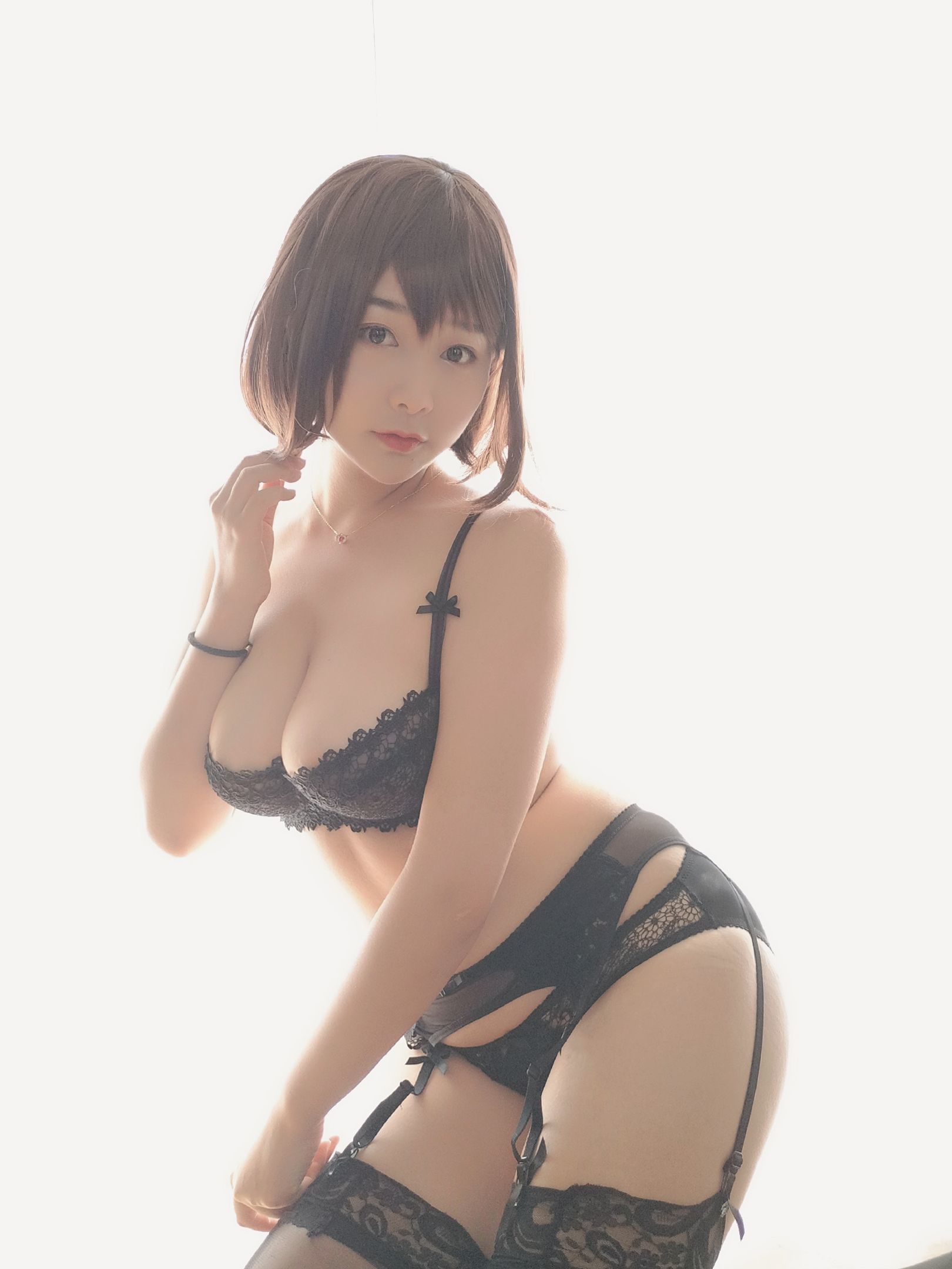 セクシーなコスプレイヤー サン・ダオ・ダオ・ミード 黒いレースの下着