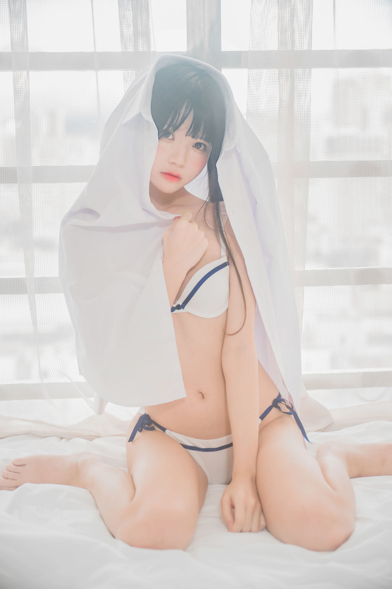 桜桃喵 《白いシャツのツインテール》
