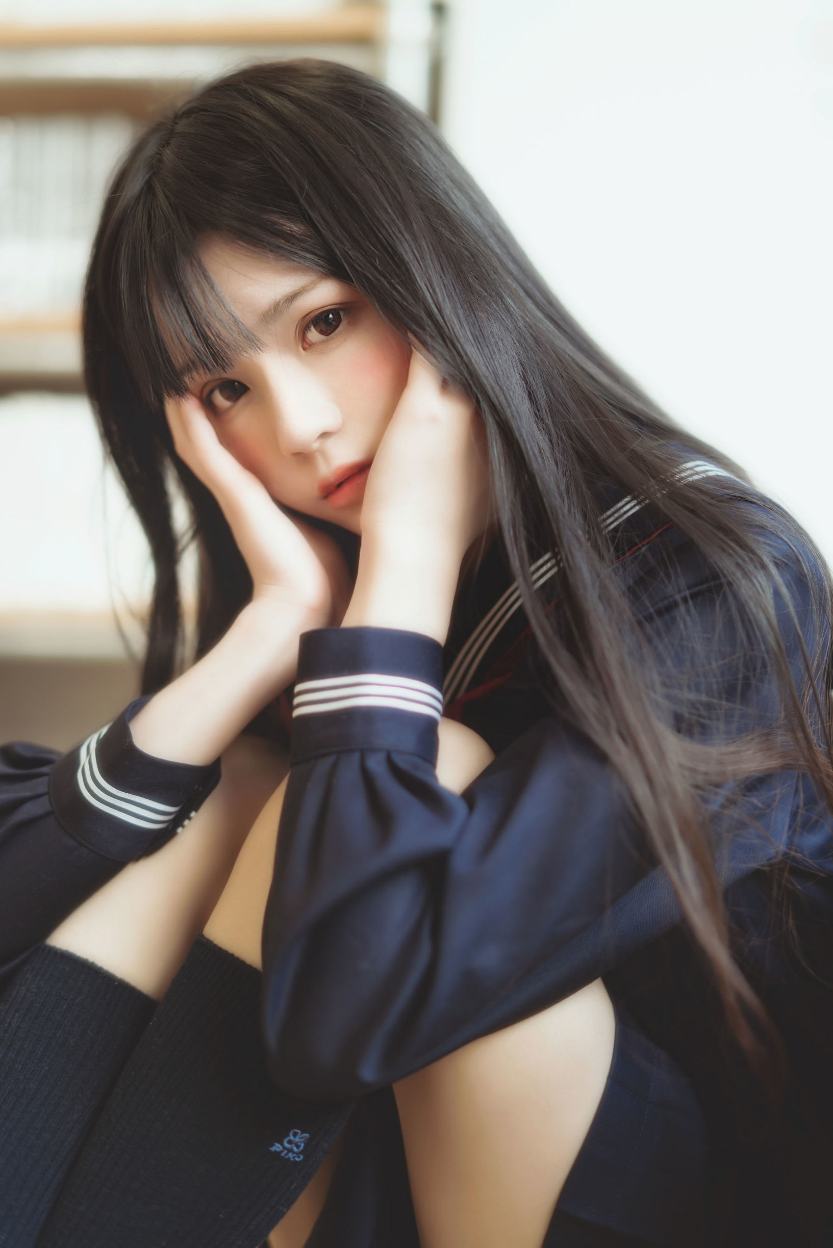 桜桃喵《(少女)黒いセーラー服》