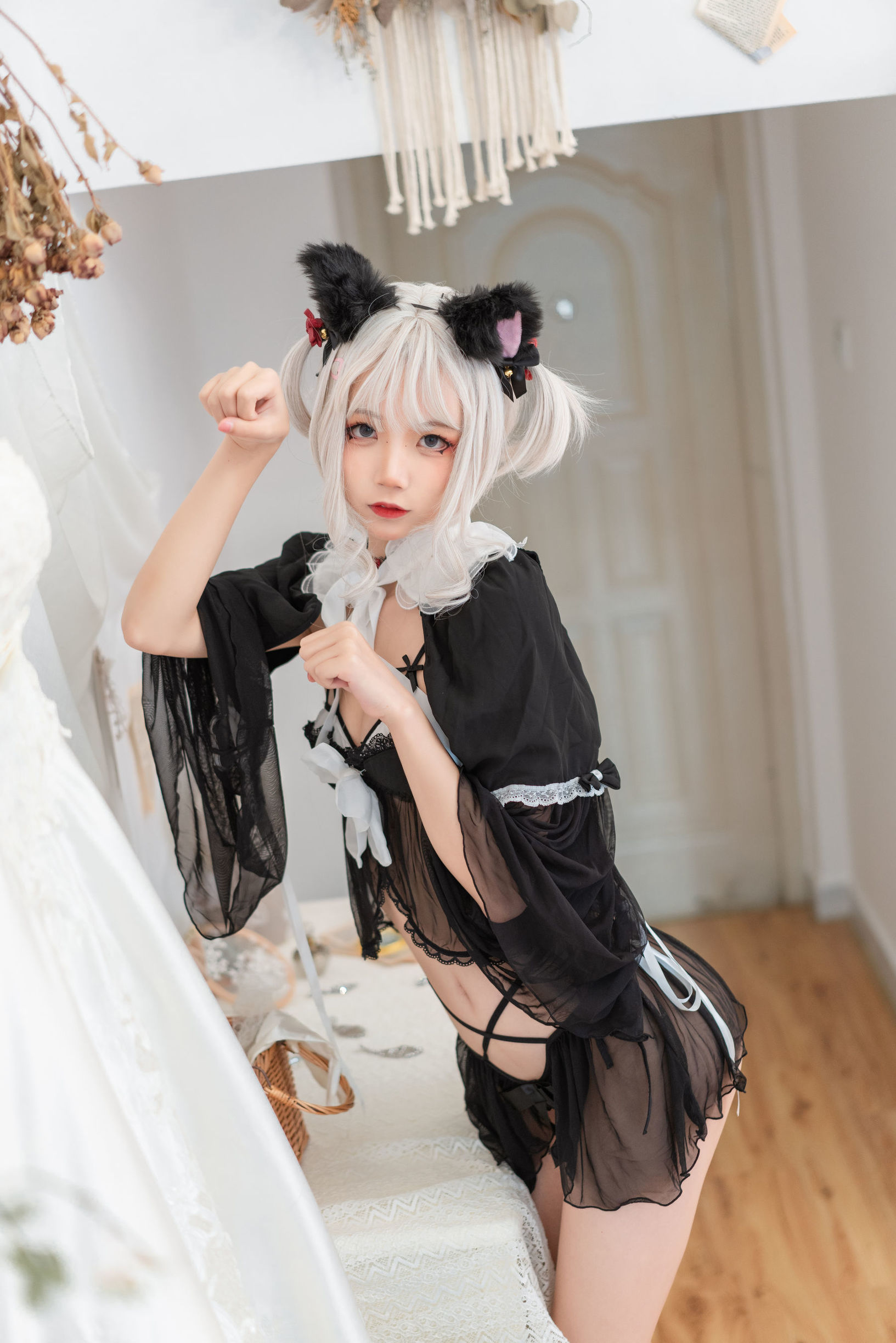 清純な少女 五更百鬼 セクシーな猫娘