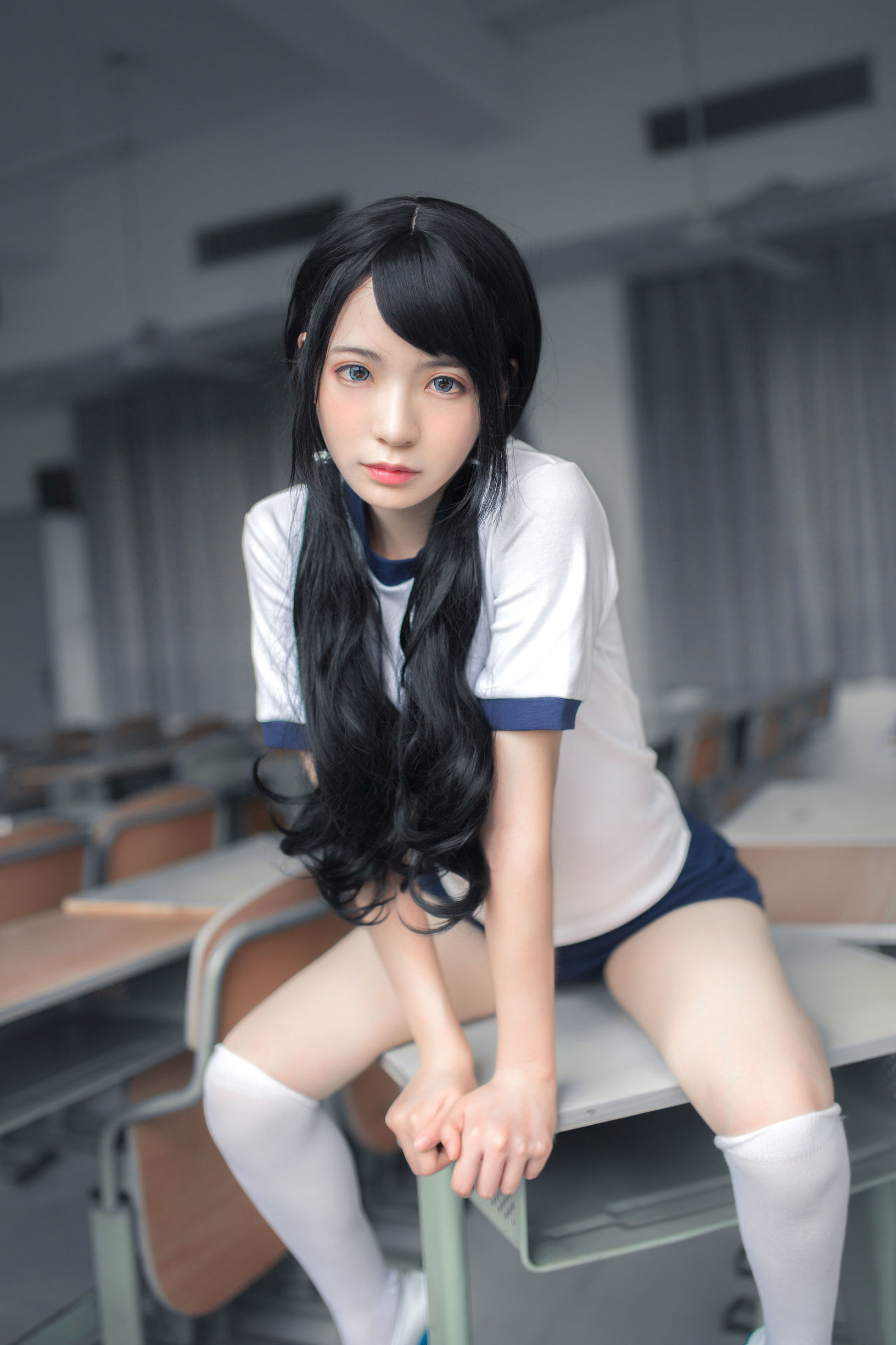 Feng Mao ss: Trang phục thể dục trắng tơ
