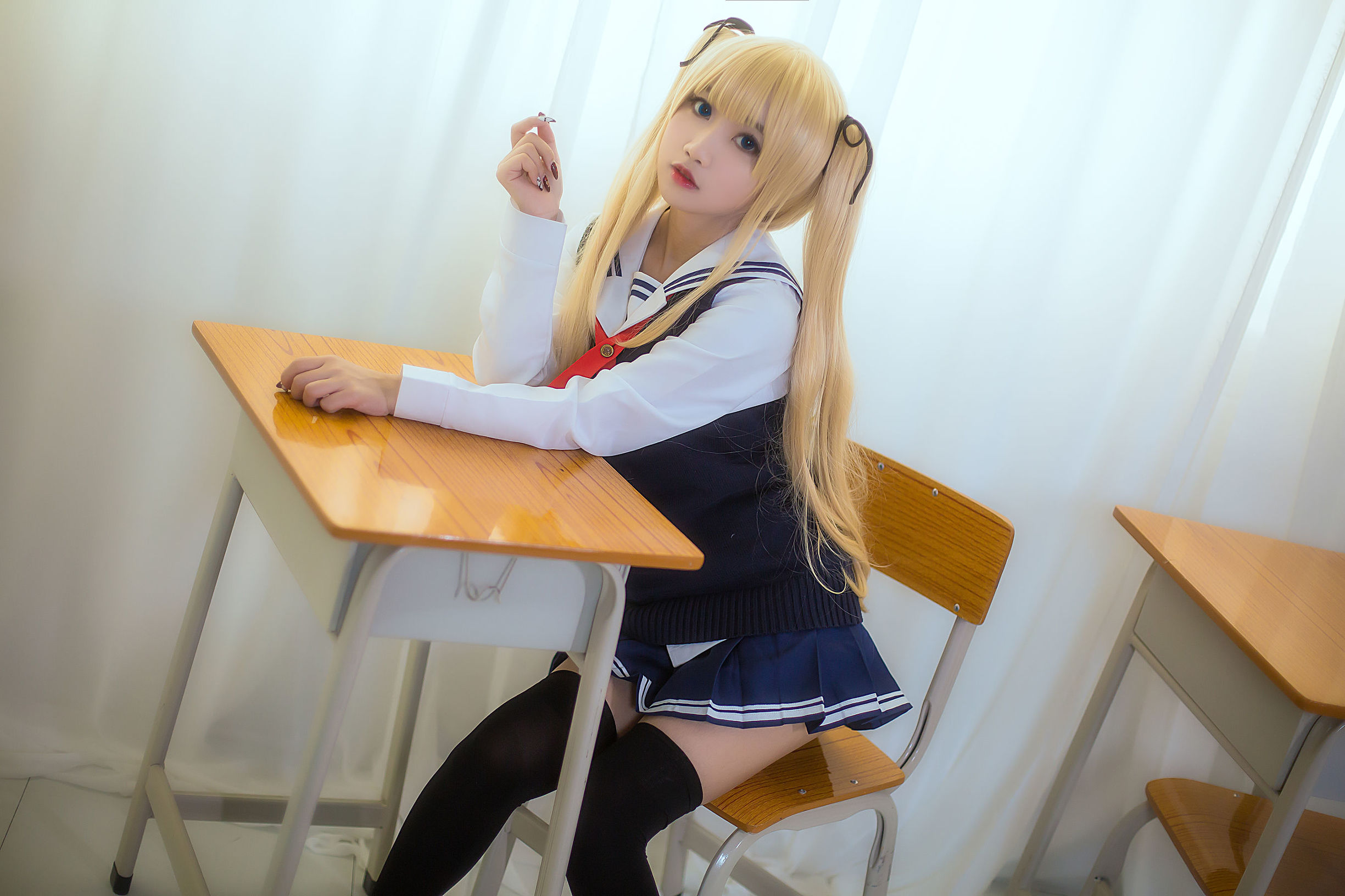 肌の白い美しい少女 鬼畜ヨウ 制服