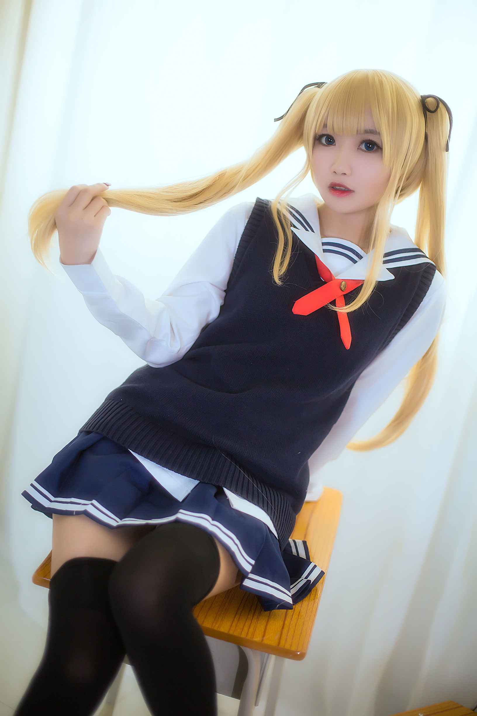 肌の白い美しい少女 鬼畜ヨウ 制服