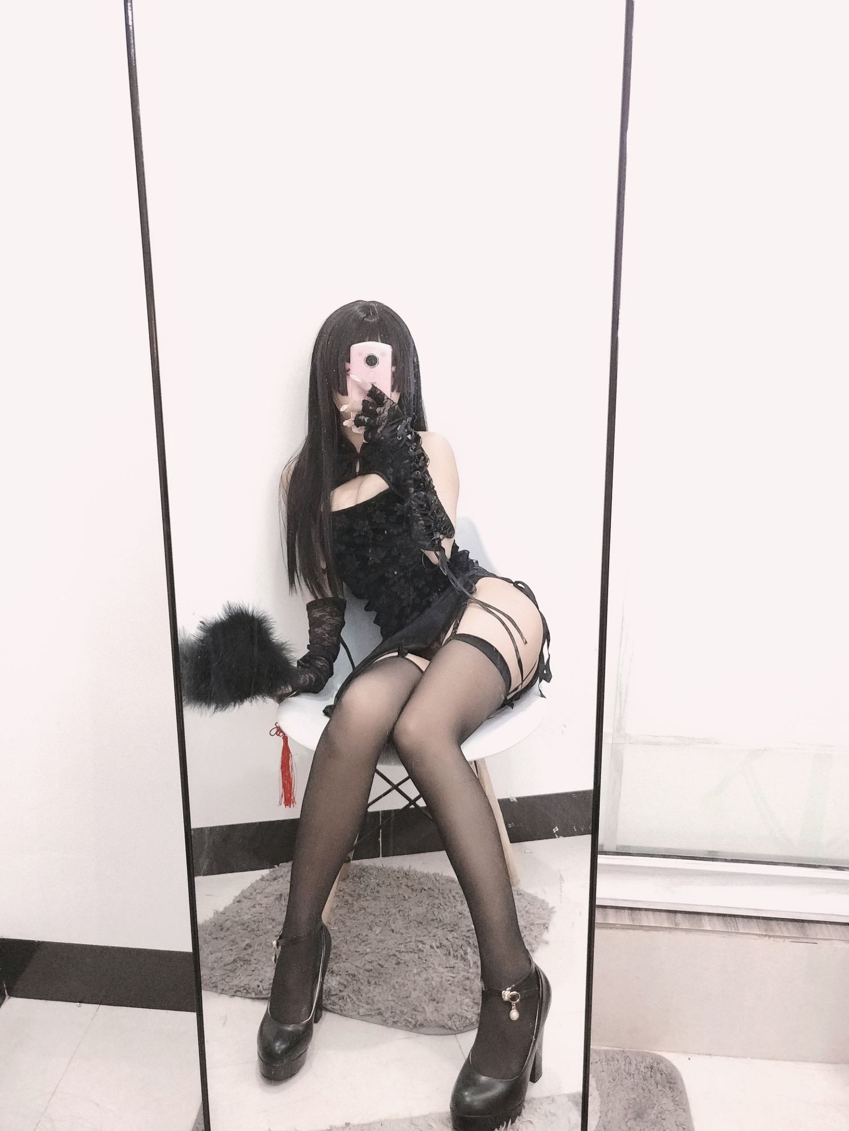 Fair and Tender Beautiful Young Girl Guichu Yao Black Cheongsam