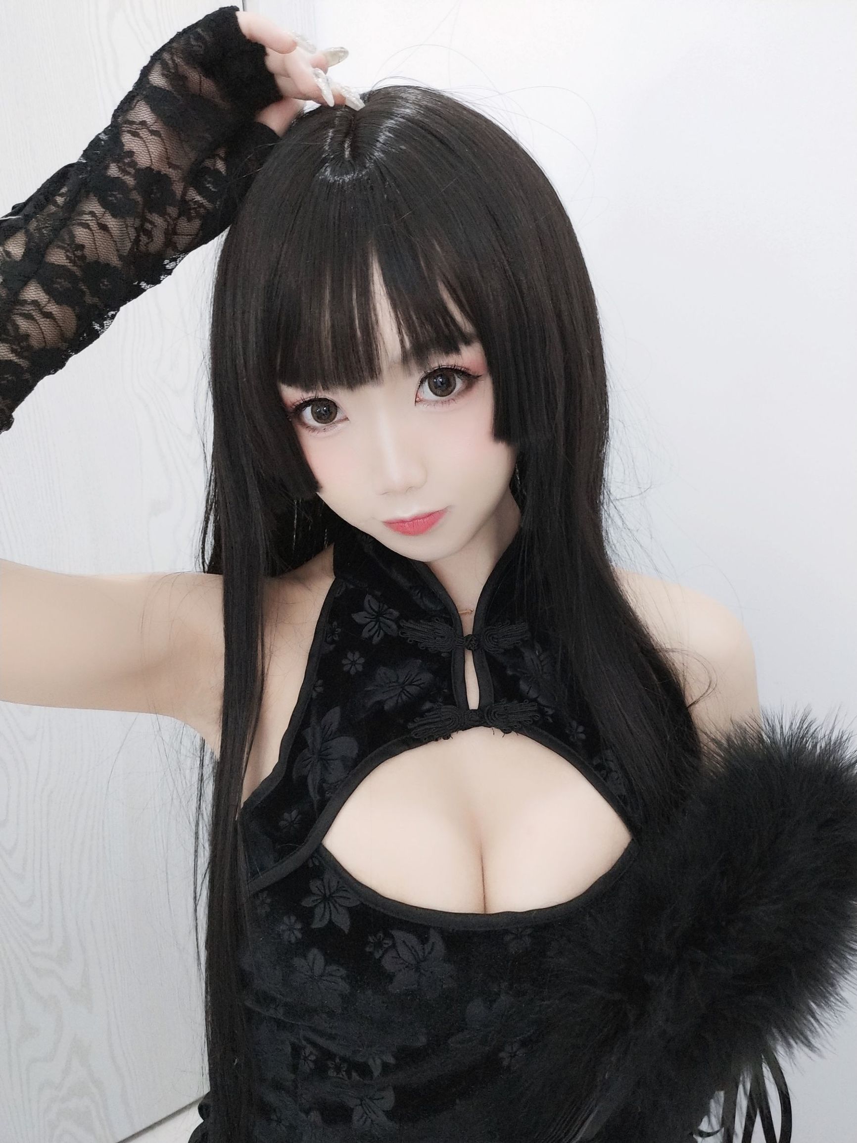 Fair and Tender Beautiful Young Girl Guichu Yao Black Cheongsam