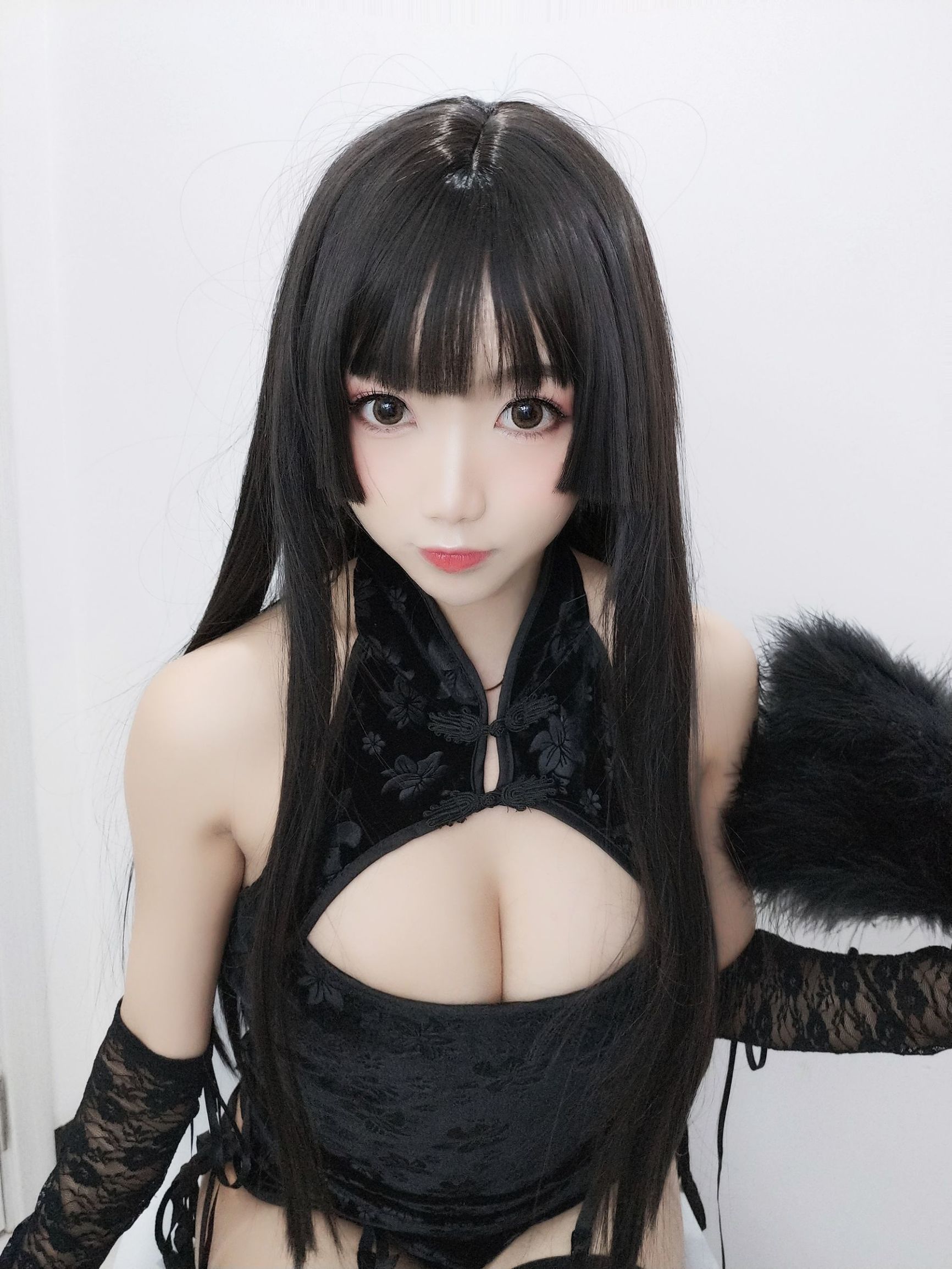 Fair and Tender Beautiful Young Girl Guichu Yao Black Cheongsam