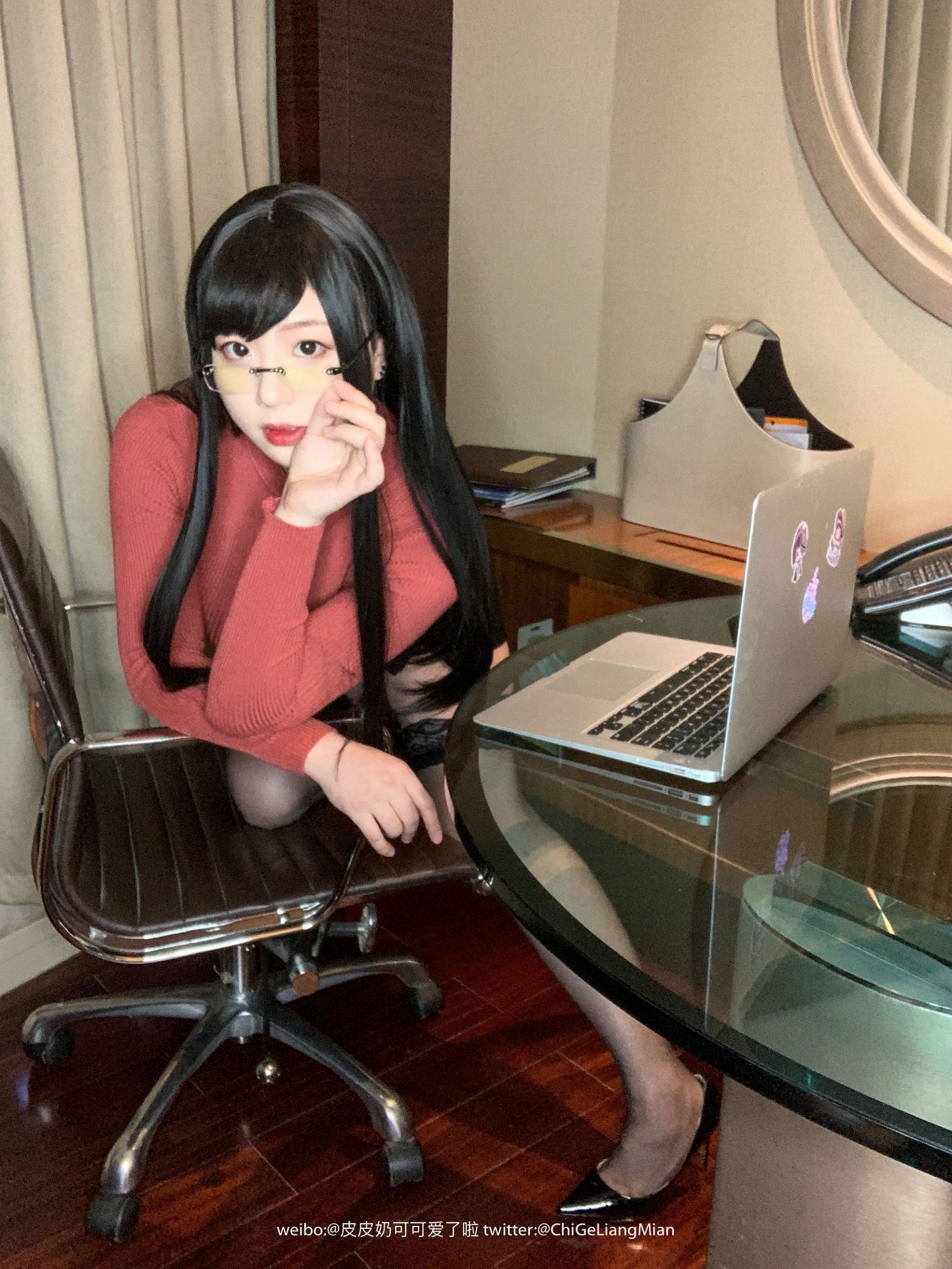 皮皮奶可愛了啦 紅色OL