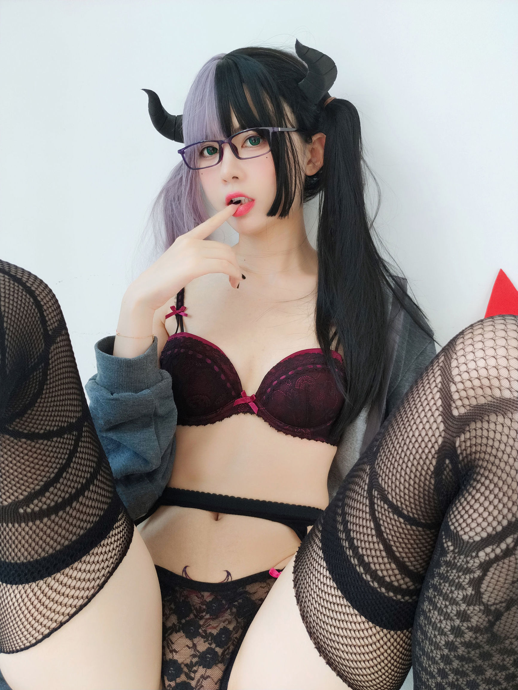 萌妹子眼醬大魔王w 黑色情趣網襪