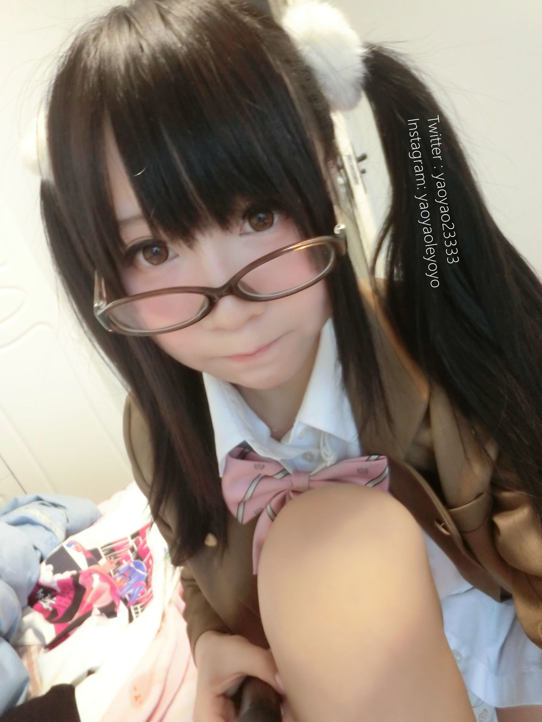 Cô gái dễ thương Coser Yao Yao Le Yoyo chân trần
