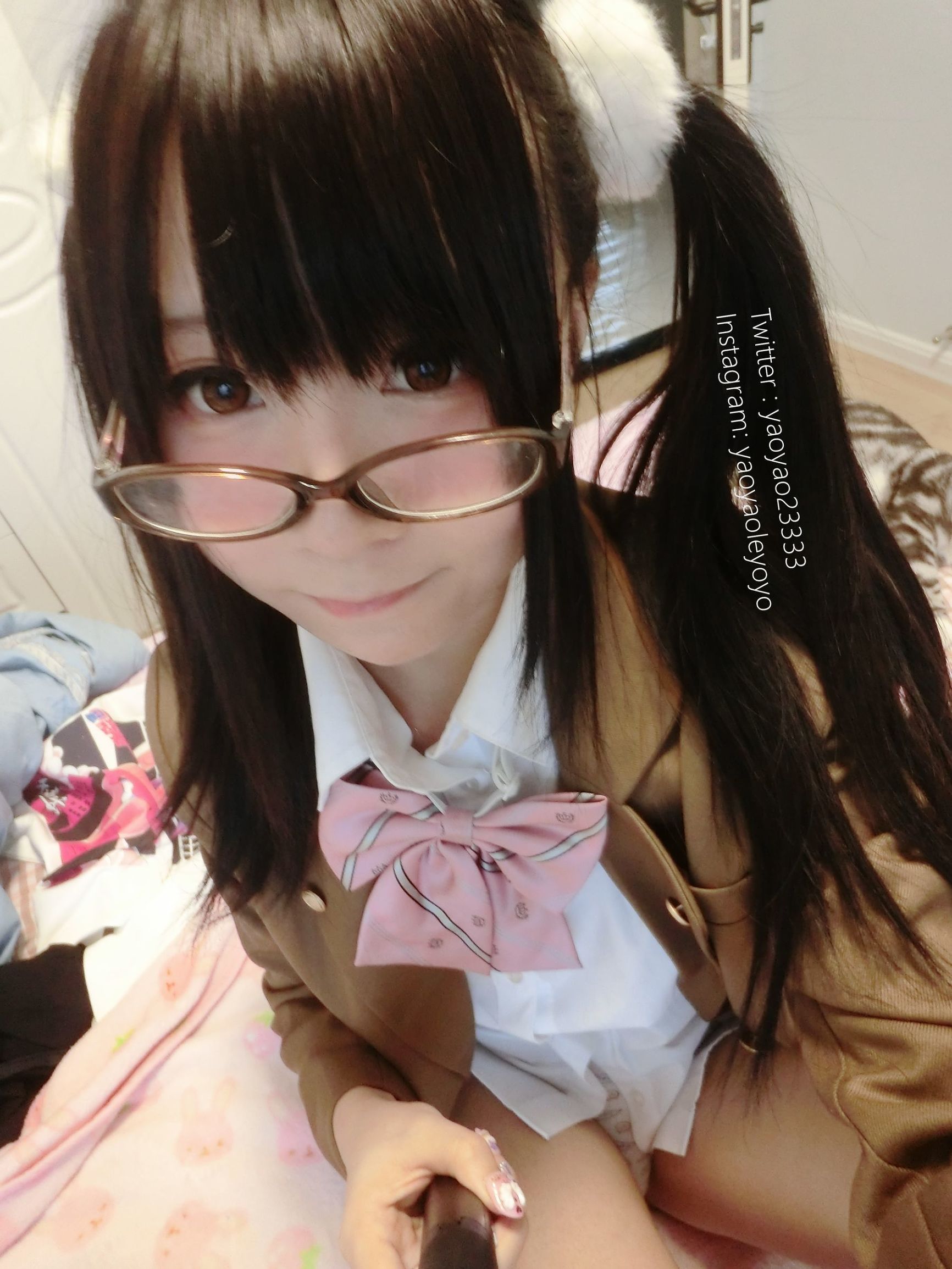 Cô gái dễ thương Coser Yao Yao Le Yoyo chân trần