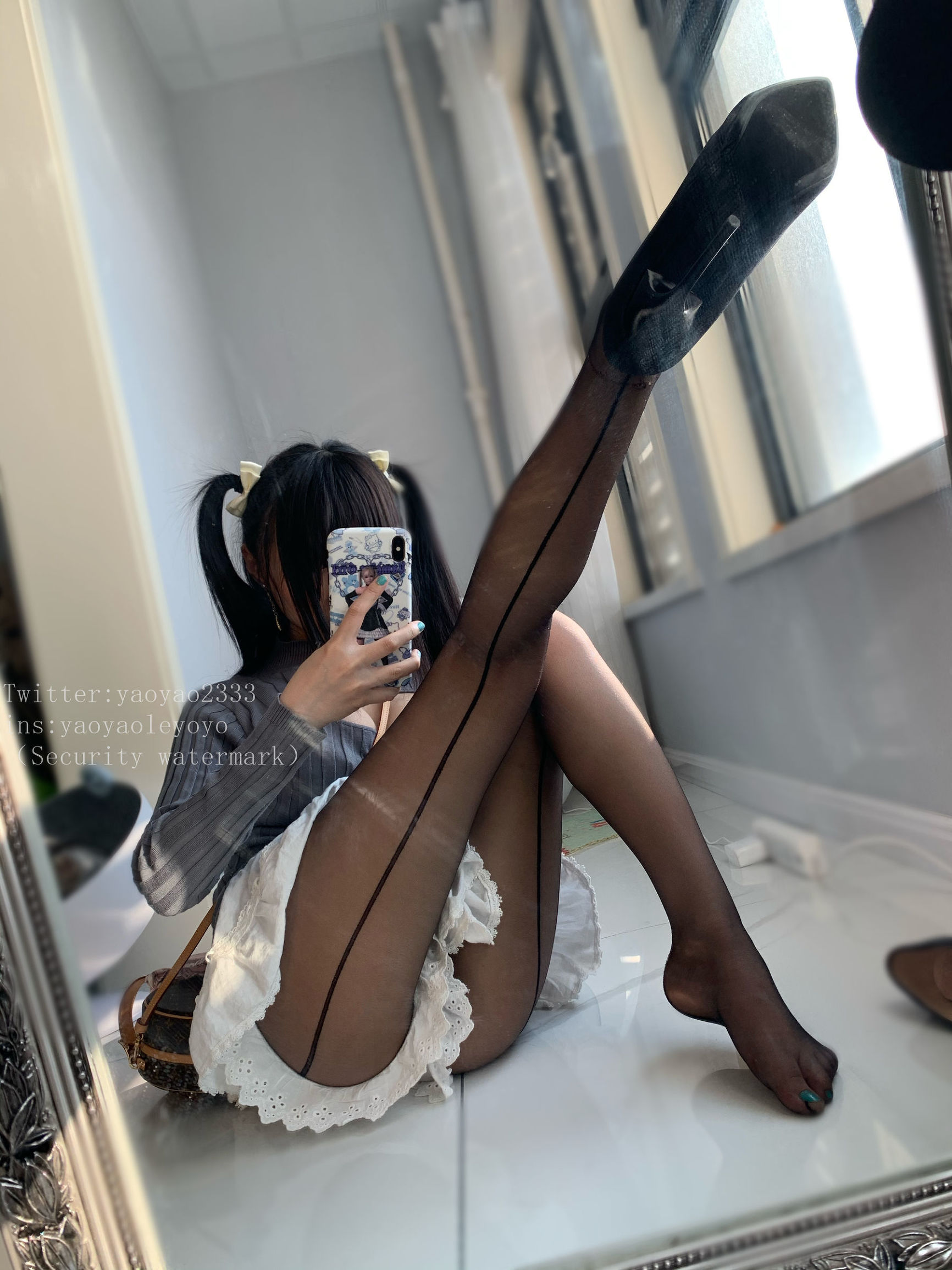 Cute Girl Coser Yaoyao Le Yoyo Beautiful Girl in Black Stockings