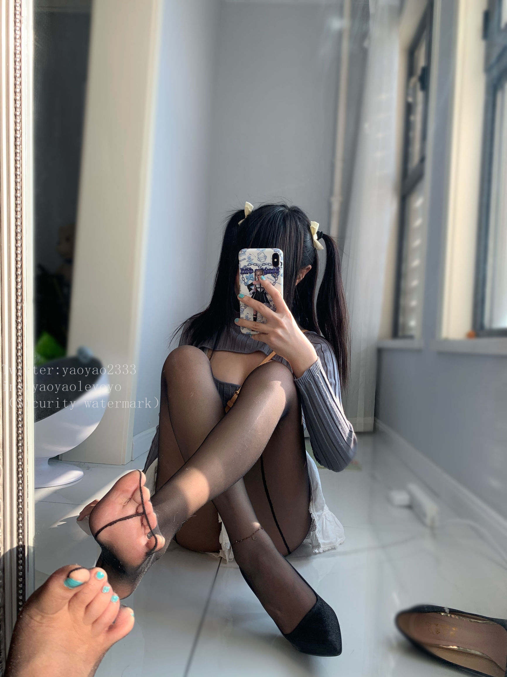Cute Girl Coser Yaoyao Le Yoyo Beautiful Girl in Black Stockings