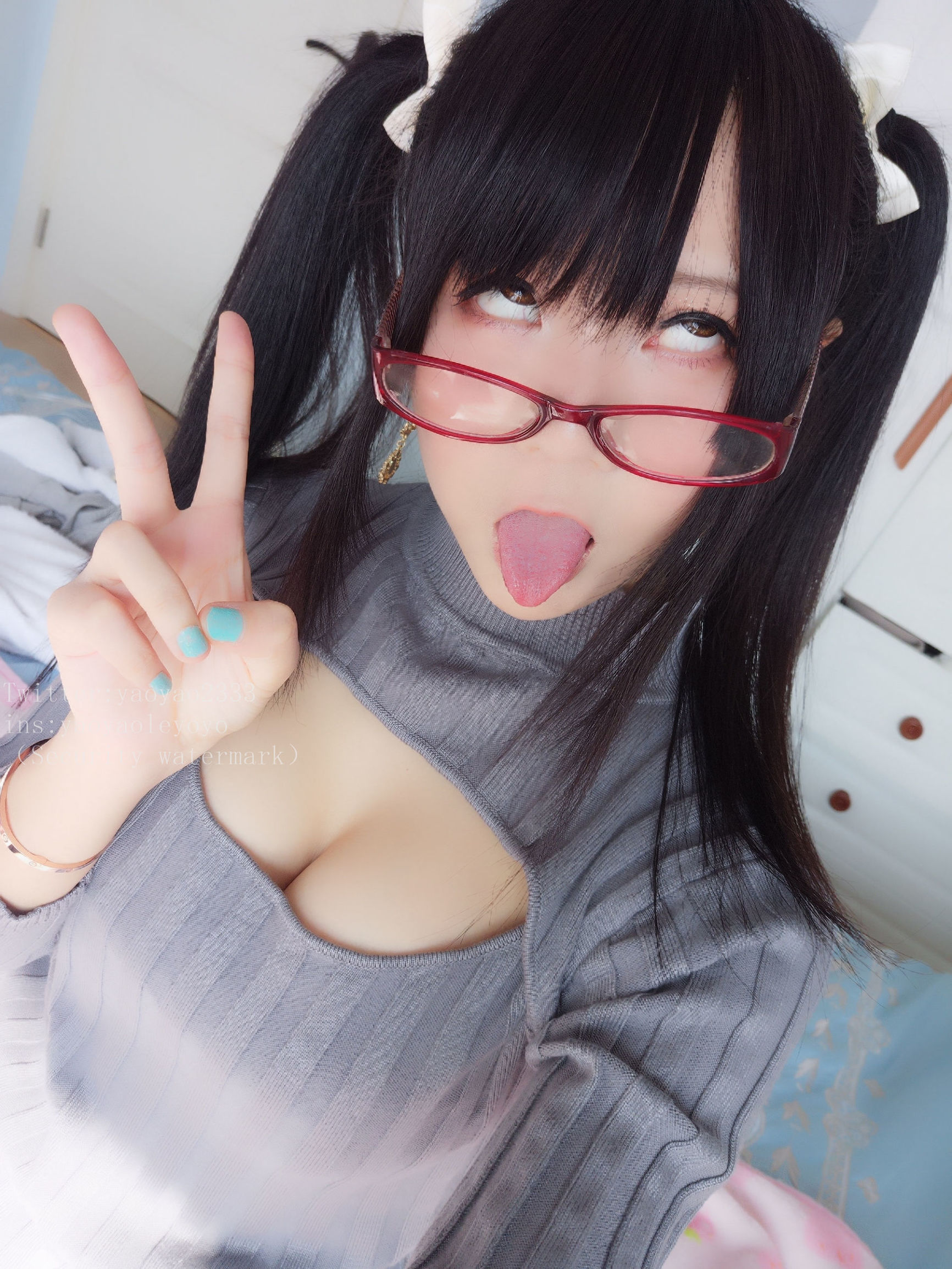 Cute Girl Coser Yaoyao Le Yoyo Beautiful Girl in Black Stockings