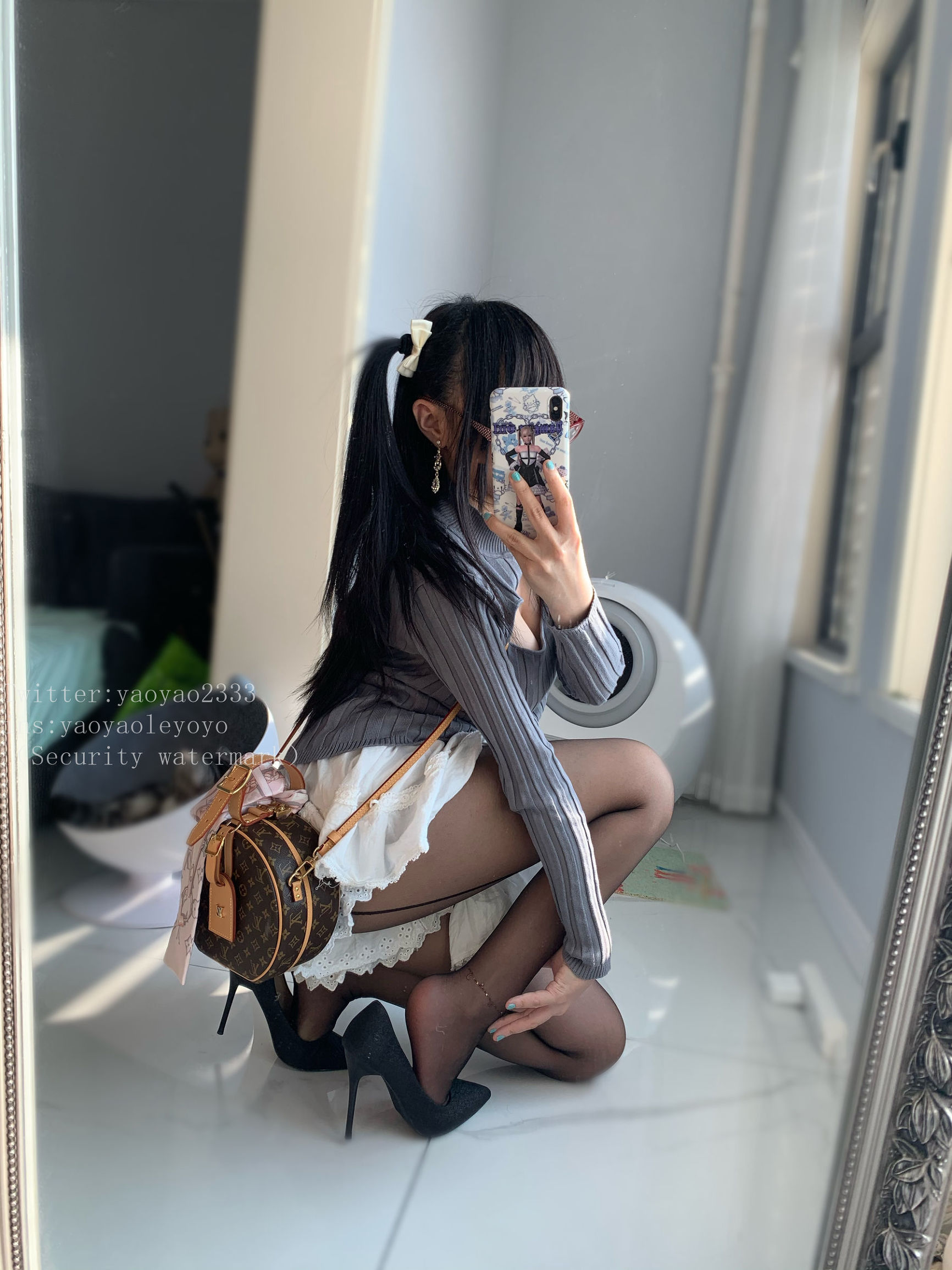 Cute Girl Coser Yaoyao Le Yoyo Beautiful Girl in Black Stockings