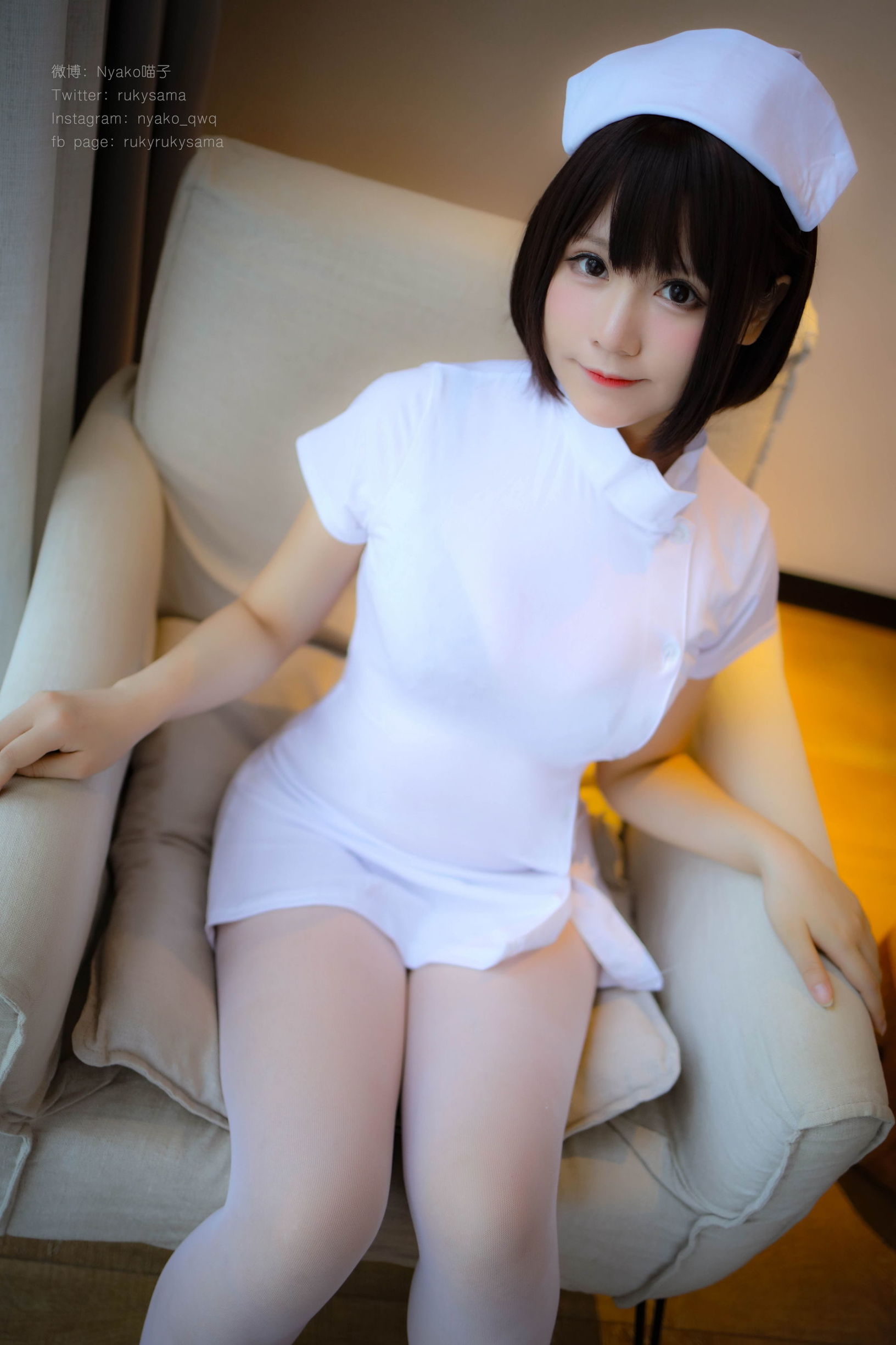 สาวน่ารัก Nyako เด็กแมว ชุดพยาบาลถุงน่องขาว