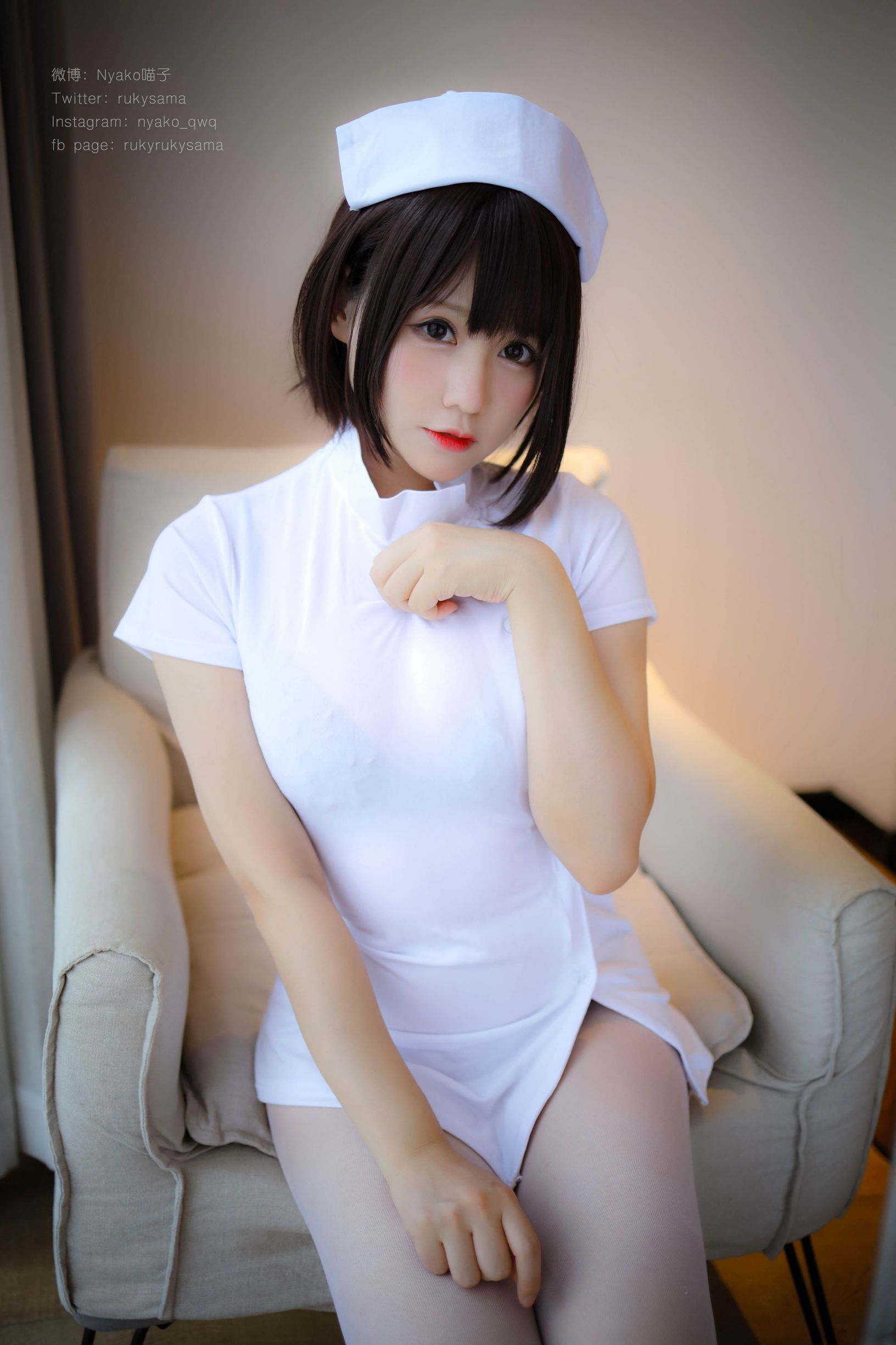 สาวน่ารัก Nyako เด็กแมว ชุดพยาบาลถุงน่องขาว