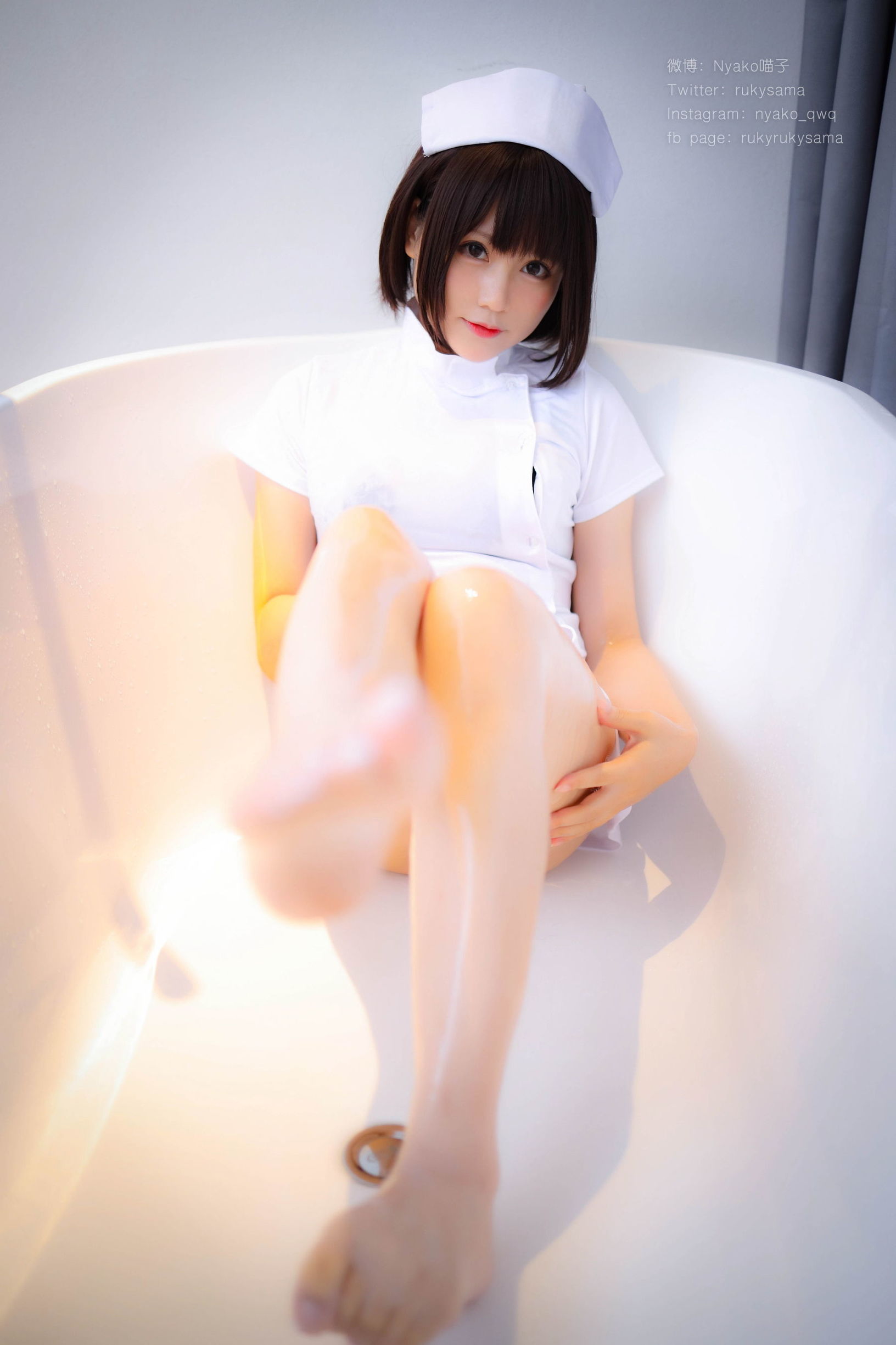 สาวน่ารัก Nyako เด็กแมว ชุดพยาบาลถุงน่องขาว