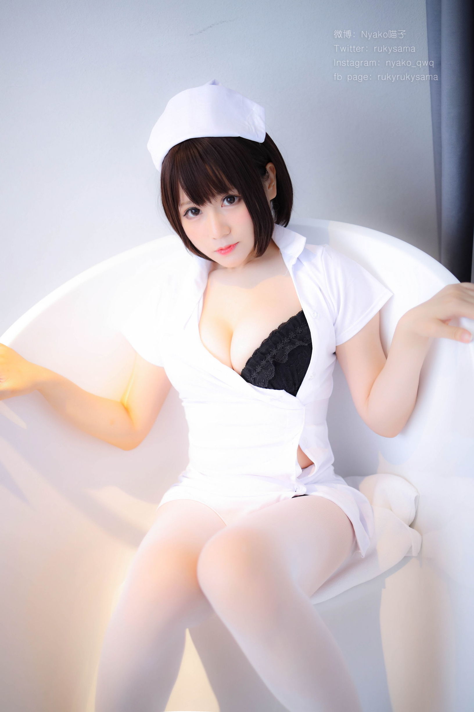 สาวน่ารัก Nyako เด็กแมว ชุดพยาบาลถุงน่องขาว