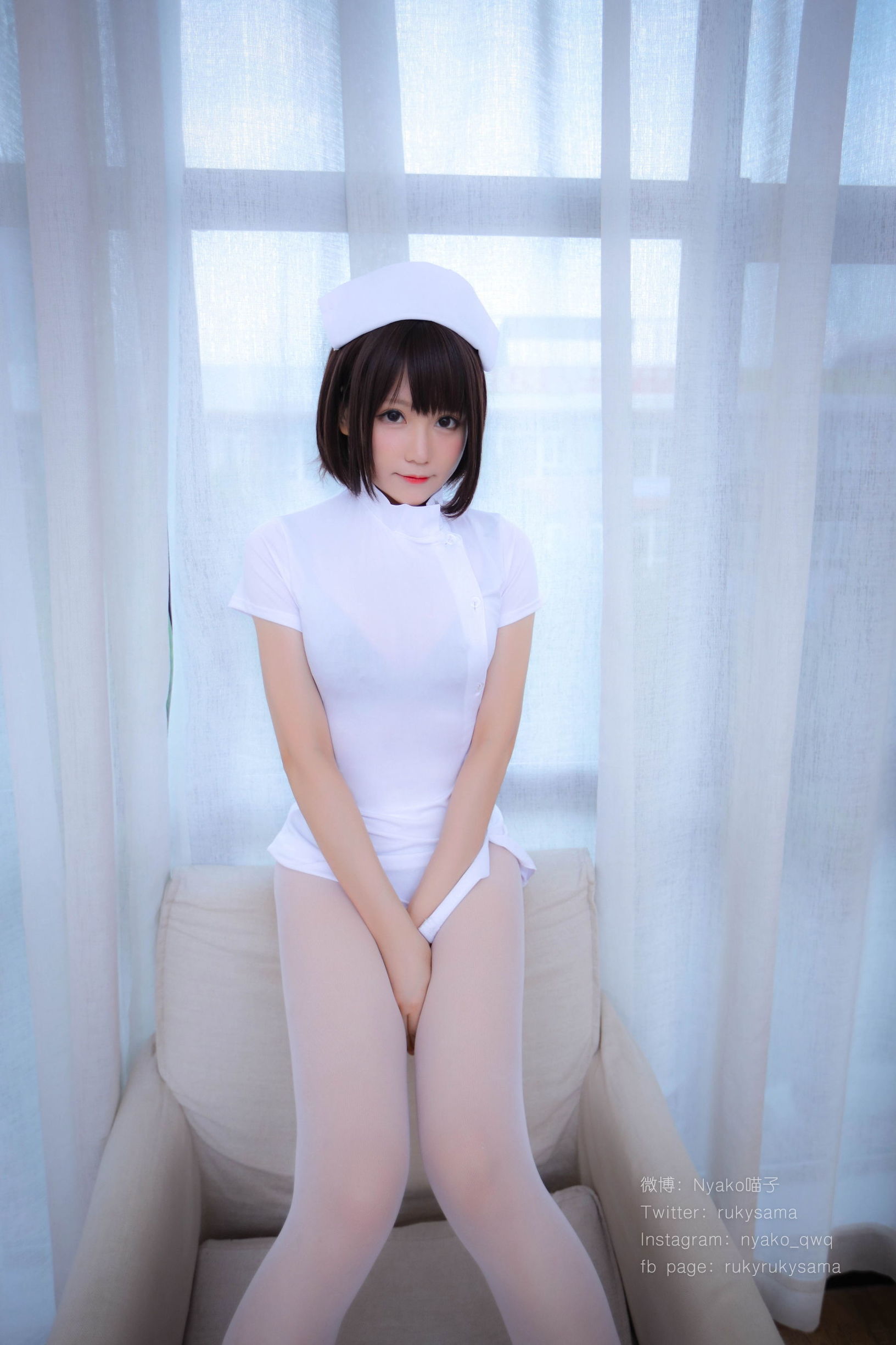 สาวน่ารัก Nyako เด็กแมว ชุดพยาบาลถุงน่องขาว