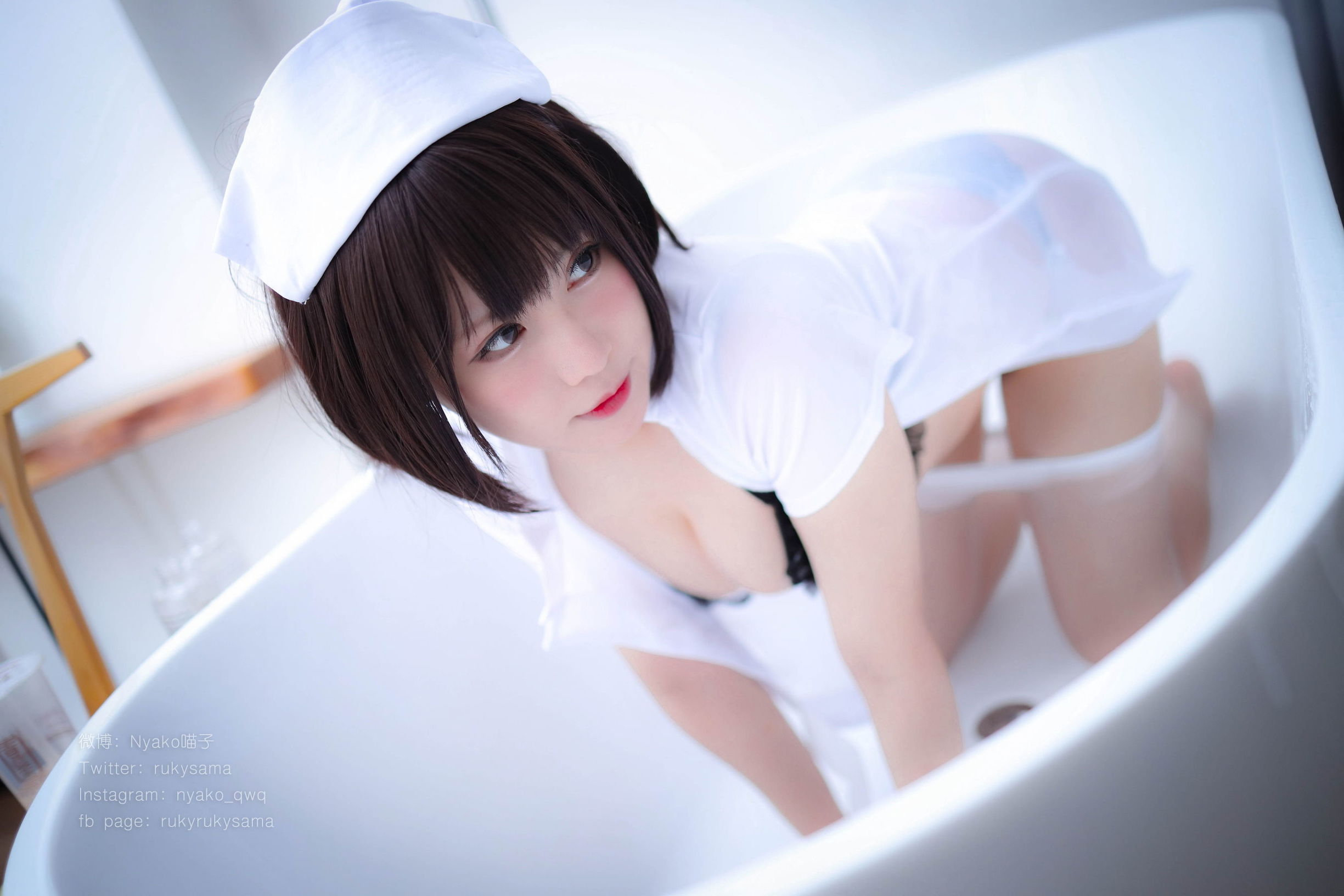 สาวน่ารัก Nyako เด็กแมว ชุดพยาบาลถุงน่องขาว