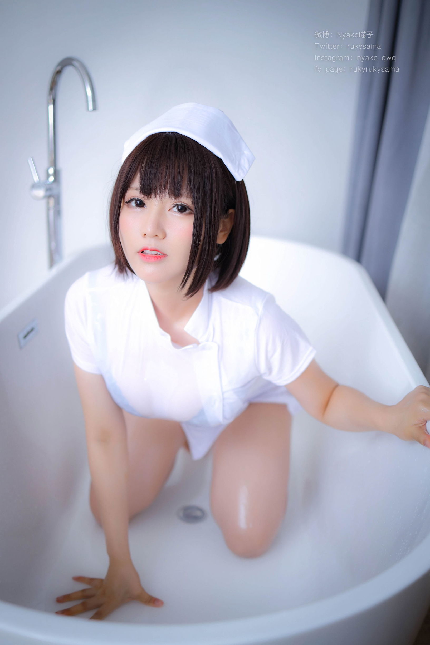 สาวน่ารัก Nyako เด็กแมว ชุดพยาบาลถุงน่องขาว