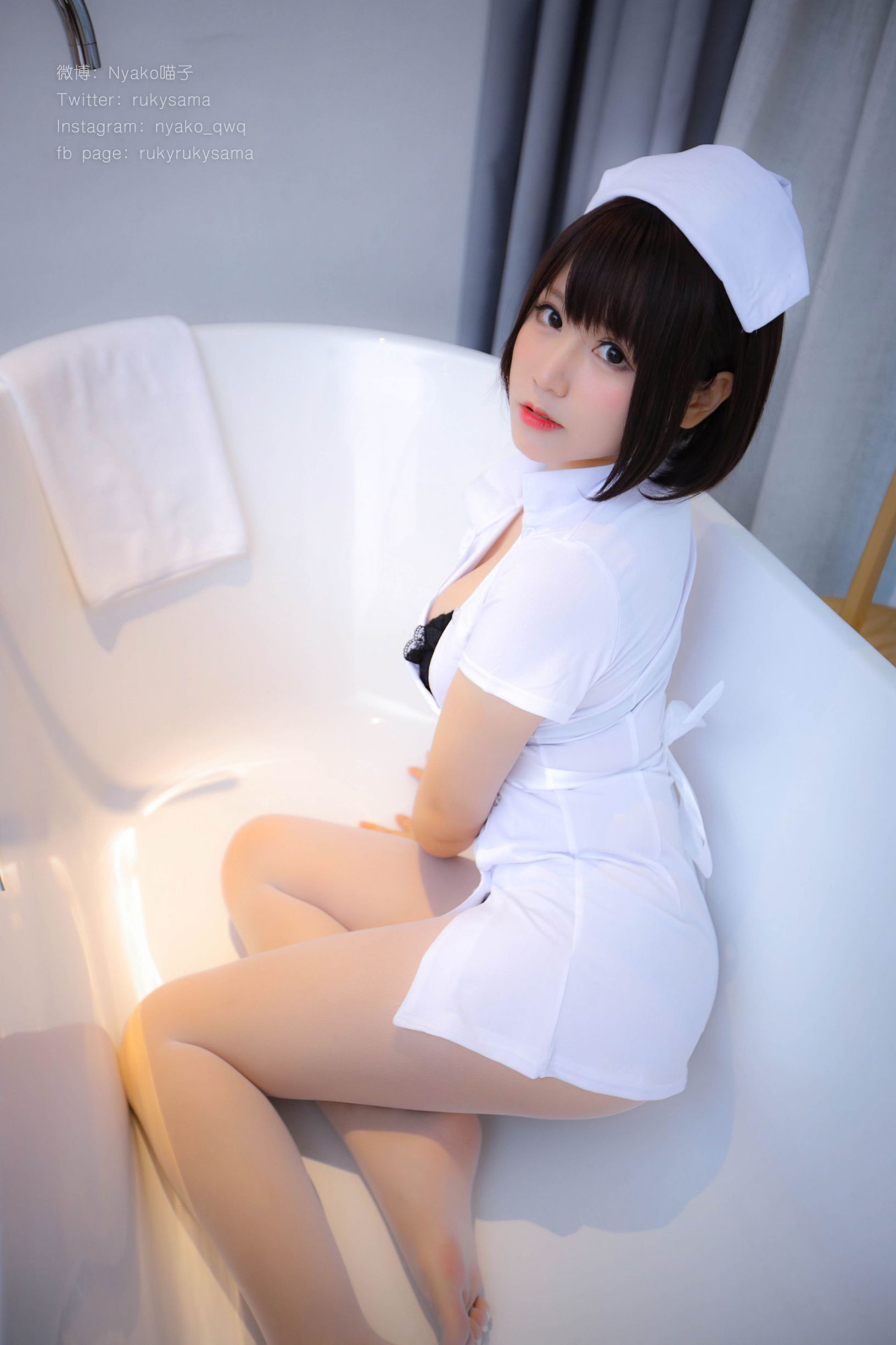 สาวน่ารัก Nyako เด็กแมว ชุดพยาบาลถุงน่องขาว