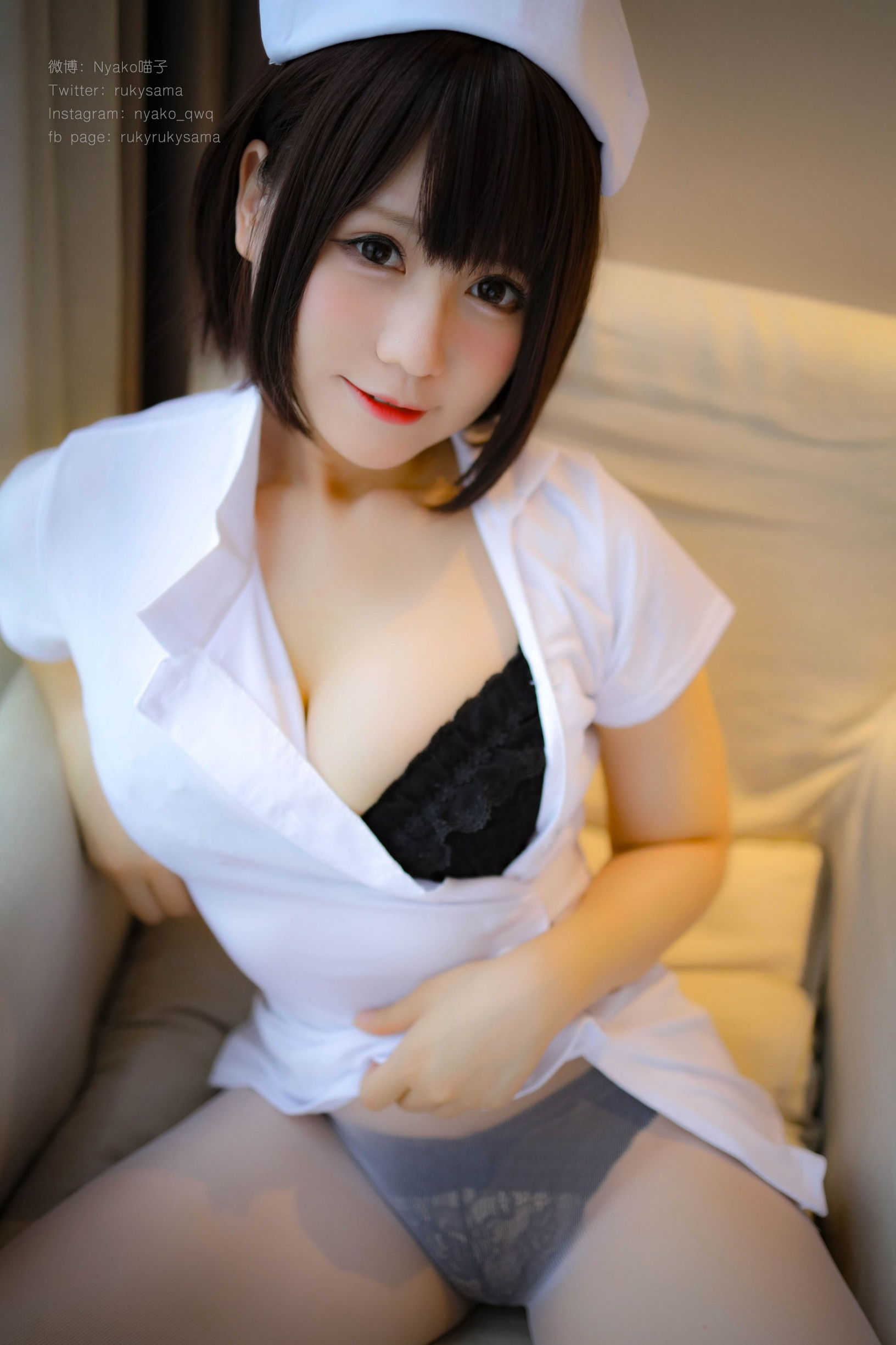 สาวน่ารัก Nyako เด็กแมว ชุดพยาบาลถุงน่องขาว