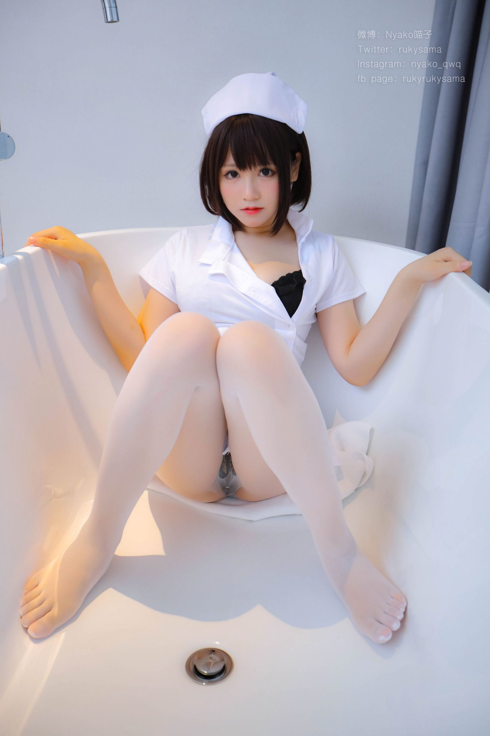 สาวน่ารัก Nyako เด็กแมว ชุดพยาบาลถุงน่องขาว