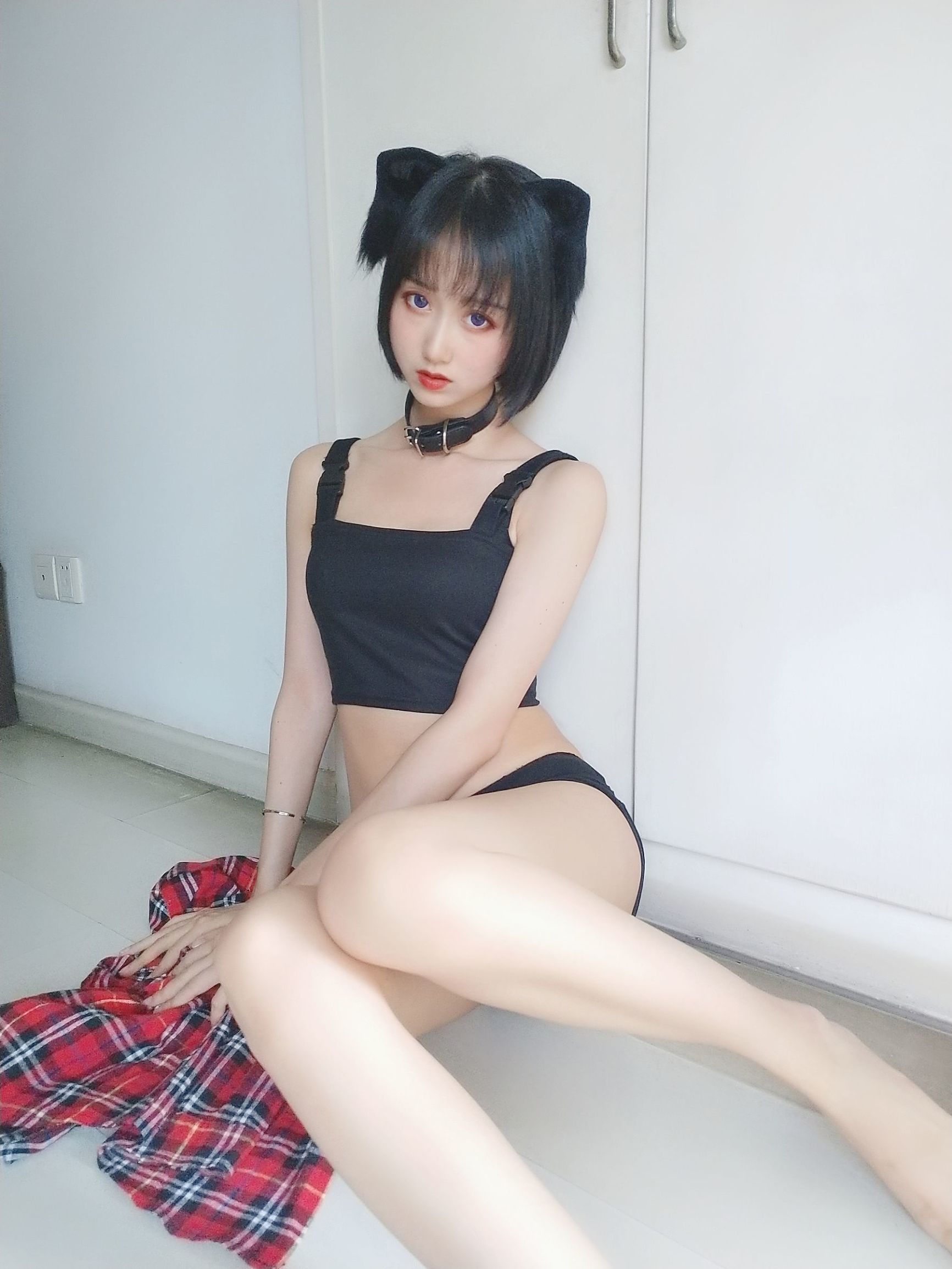 Hệ moe tiểu thư Mộc Miên Miên OwO, Mèo bất lương