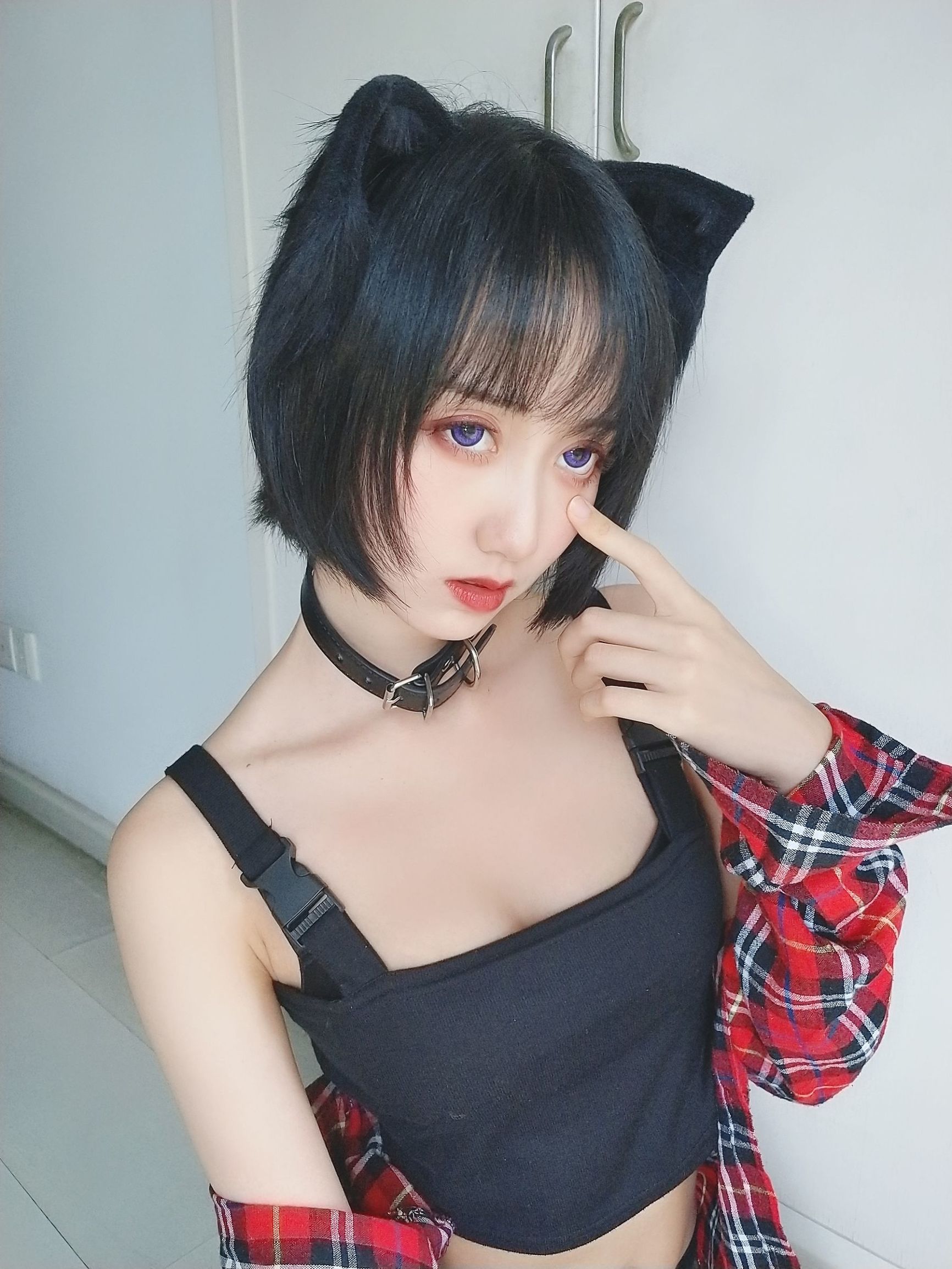 Hệ moe tiểu thư Mộc Miên Miên OwO, Mèo bất lương