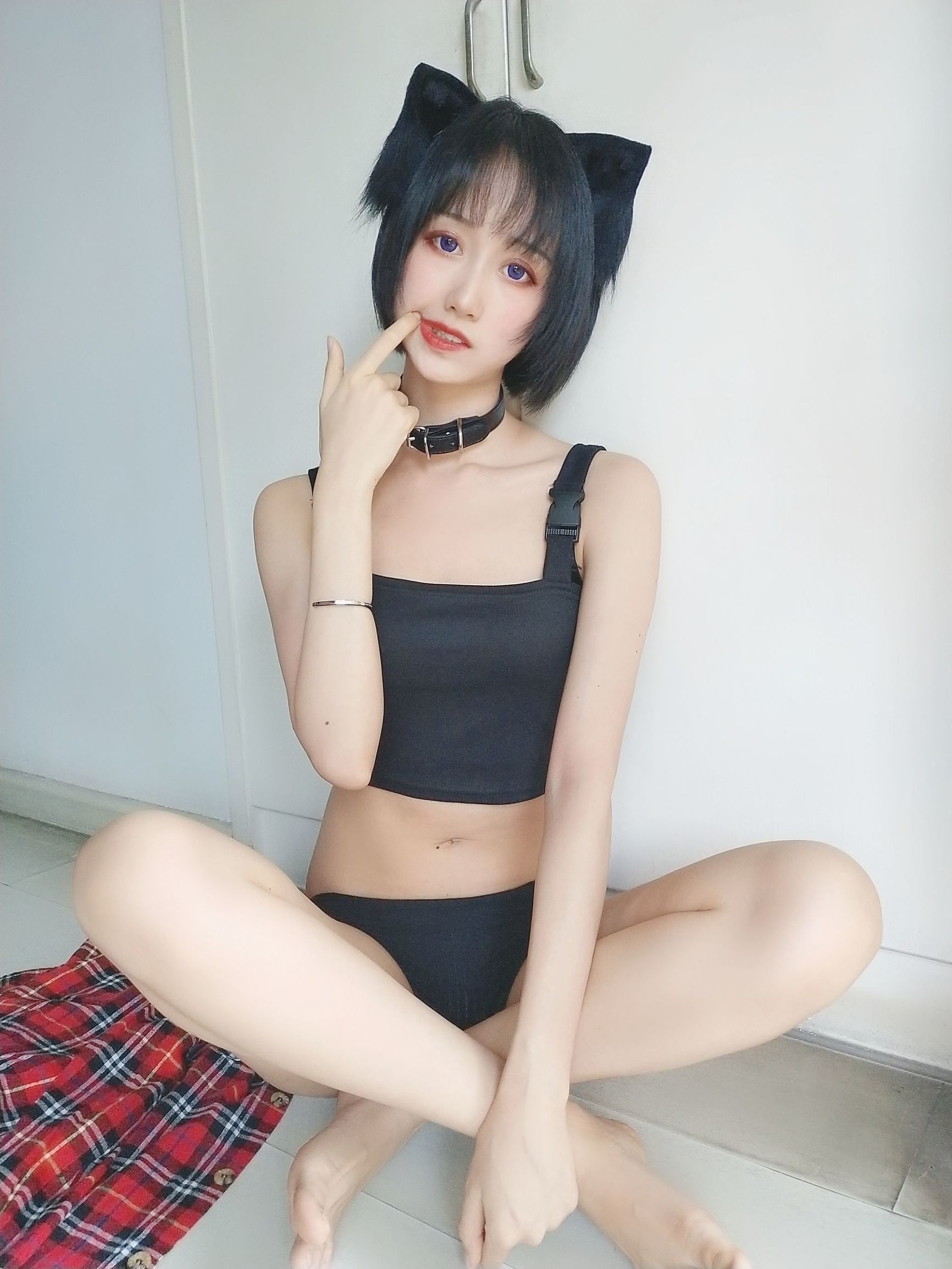Hệ moe tiểu thư Mộc Miên Miên OwO, Mèo bất lương