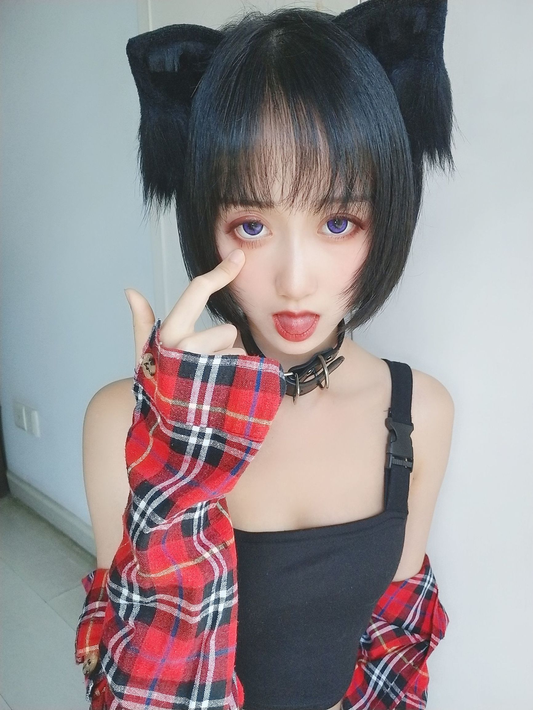 Hệ moe tiểu thư Mộc Miên Miên OwO, Mèo bất lương