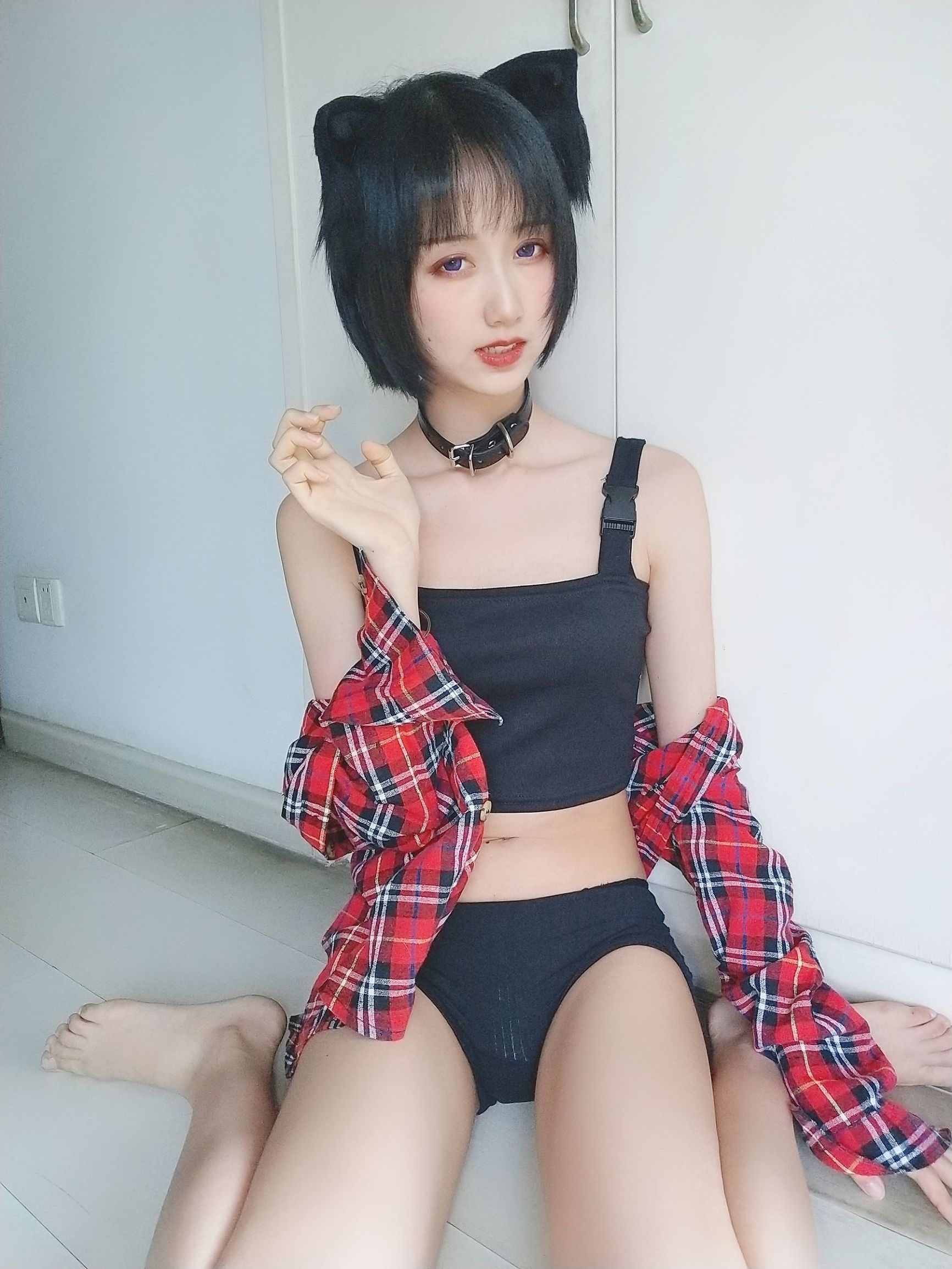 Hệ moe tiểu thư Mộc Miên Miên OwO, Mèo bất lương